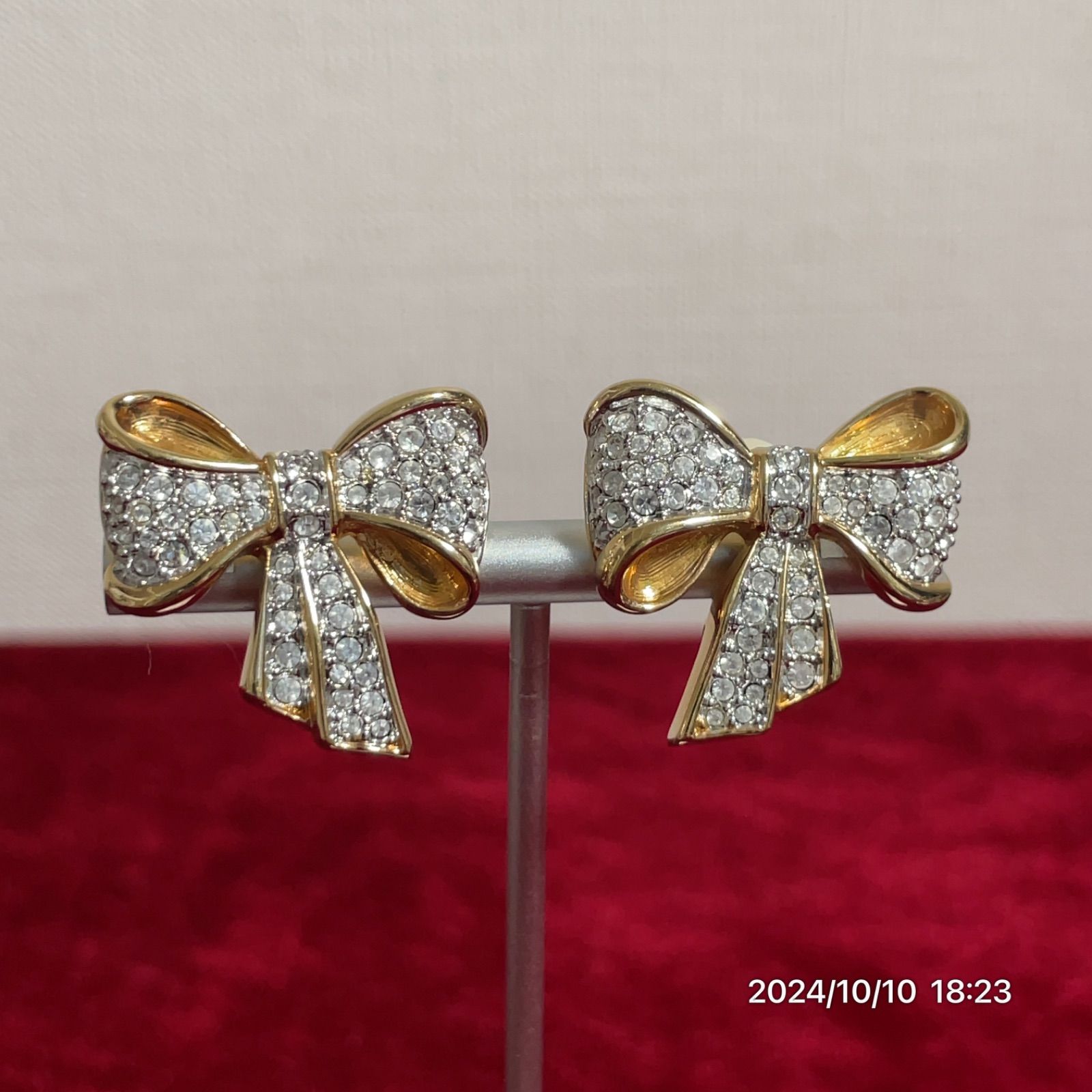 美品 SWAROVSKIスワロフスキー リボン クリスタル ラインストーン イヤリング アクセサリー - メルカリ