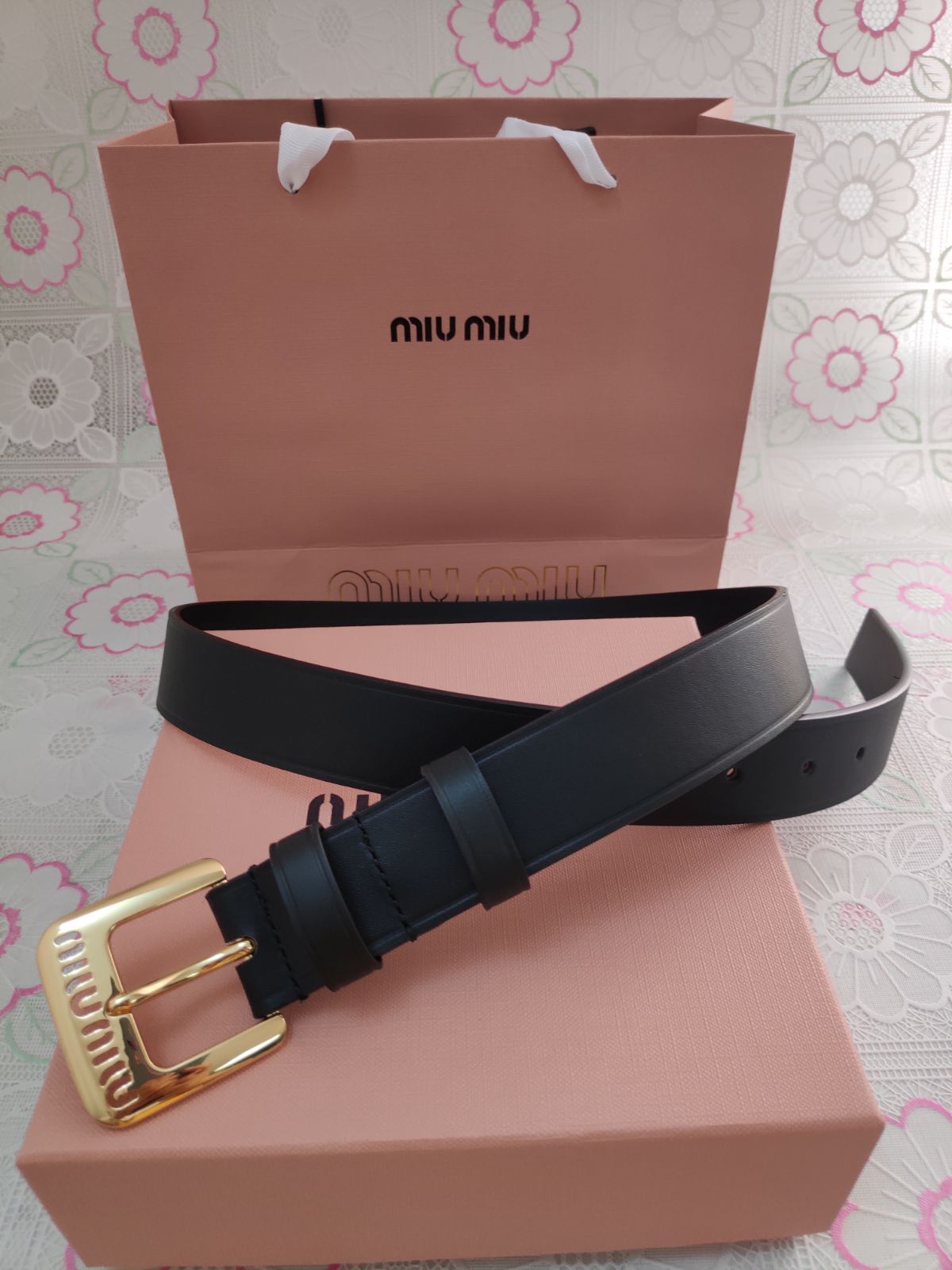 Miumiu ミュウミュウ ベルト 金色ロゴバックル ナッパレザーベルト 黒 レディース用✜