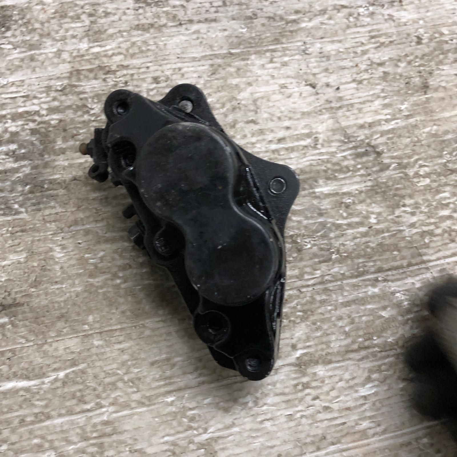 ゼファー1100 フロントブレーキ キャリパー 純正 左右セット ゼファー