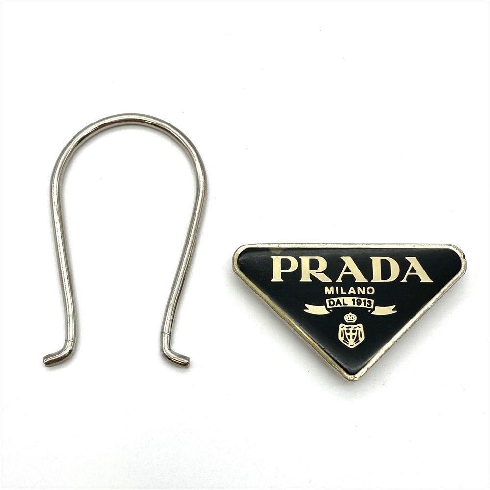 中古　PRADA キーホルダー ブラック メタル製 三角形 プラダ PRADA 三角ロゴ キーホルダー メタルg エナメル ブラック
