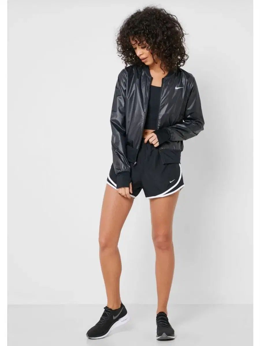 NIKE ナイキ スウッシュ 実行 ジャケット 黒 サテン