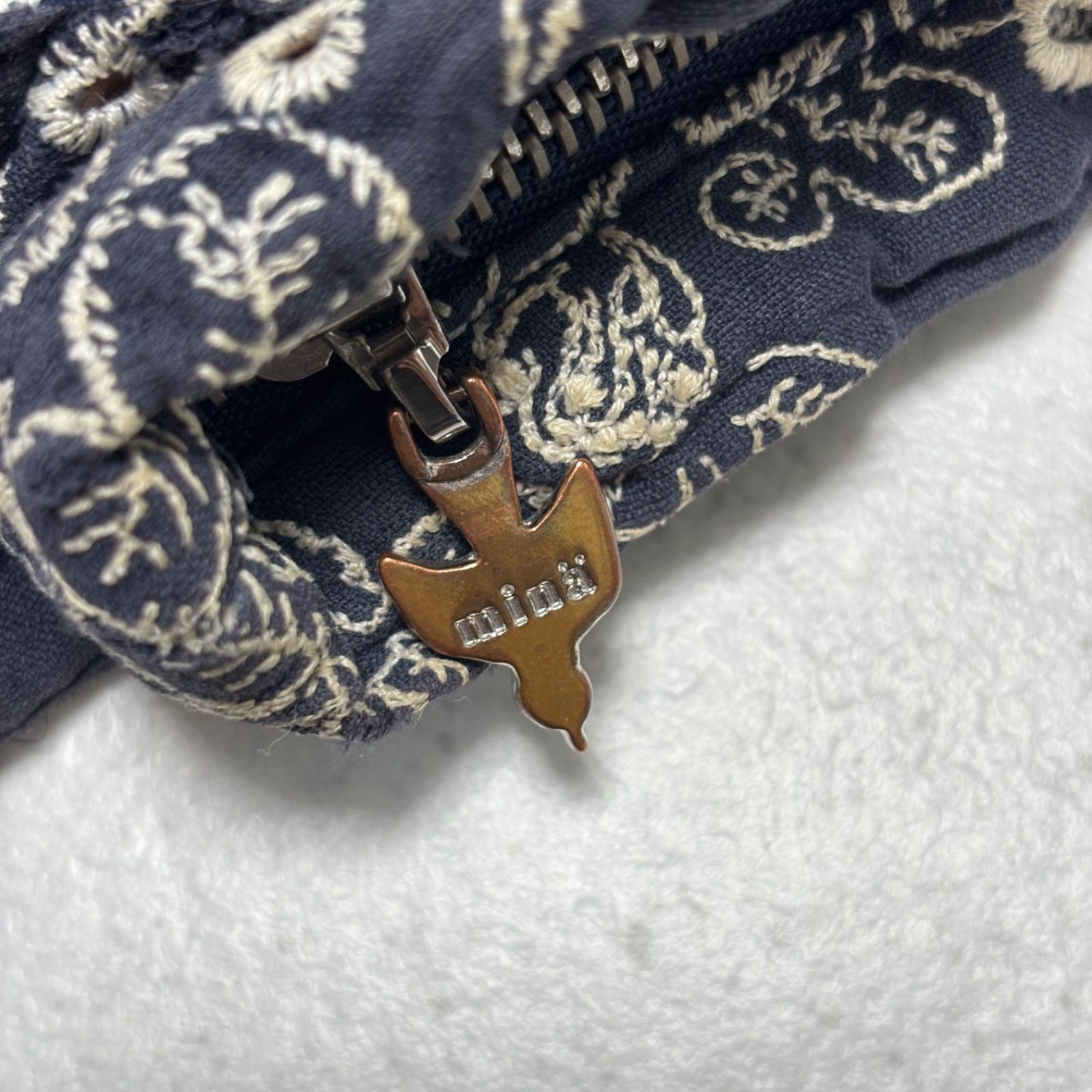 美品⭐️ミナペルホネン sometimes lucky 刺繍 ボディバッグ 美品⭐️ミナペルホネン sometimes lucky 刺繍 ボディバッグ