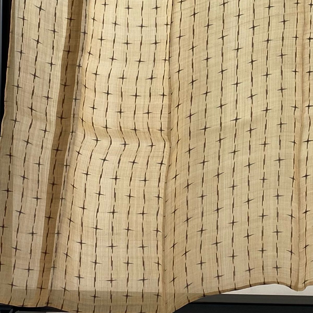 紬 身丈156.5cm 裄丈62cm S 薄物 喜如嘉の芭蕉布 やまと 証紙 幾何学 絣柄 薄茶色 芭蕉