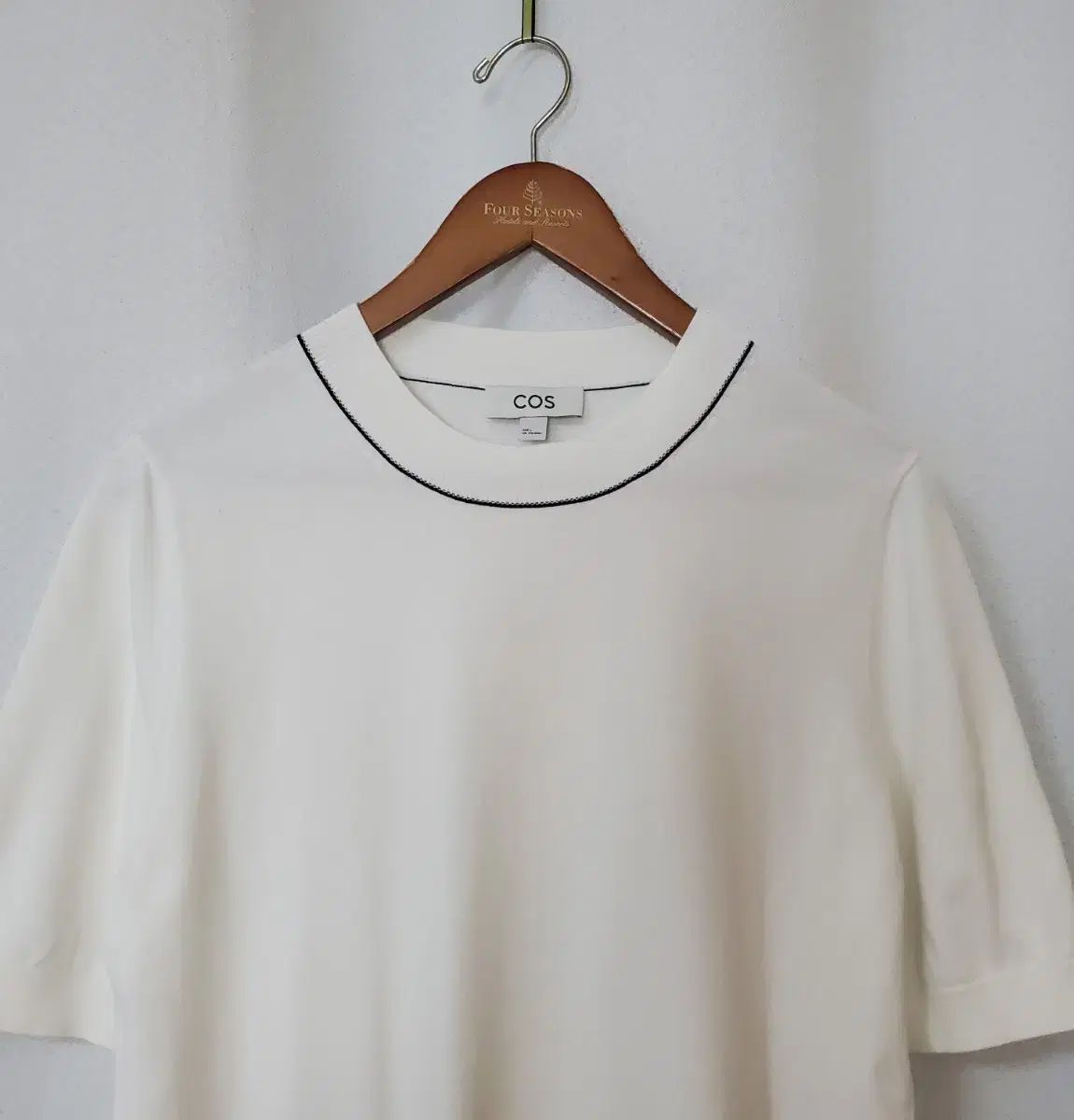 cos ニット TEXTURED KNITTED COTTON TANK TOP - APRICOT | COS