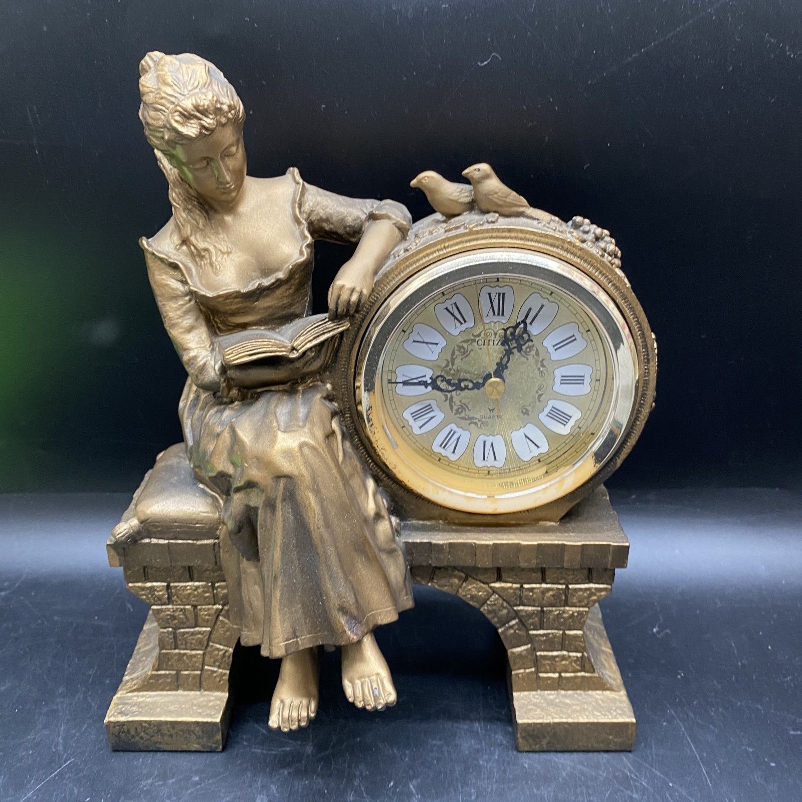 CITIZEN／シチズン 置時計 本を読む女性 クォーツ 4RG647N