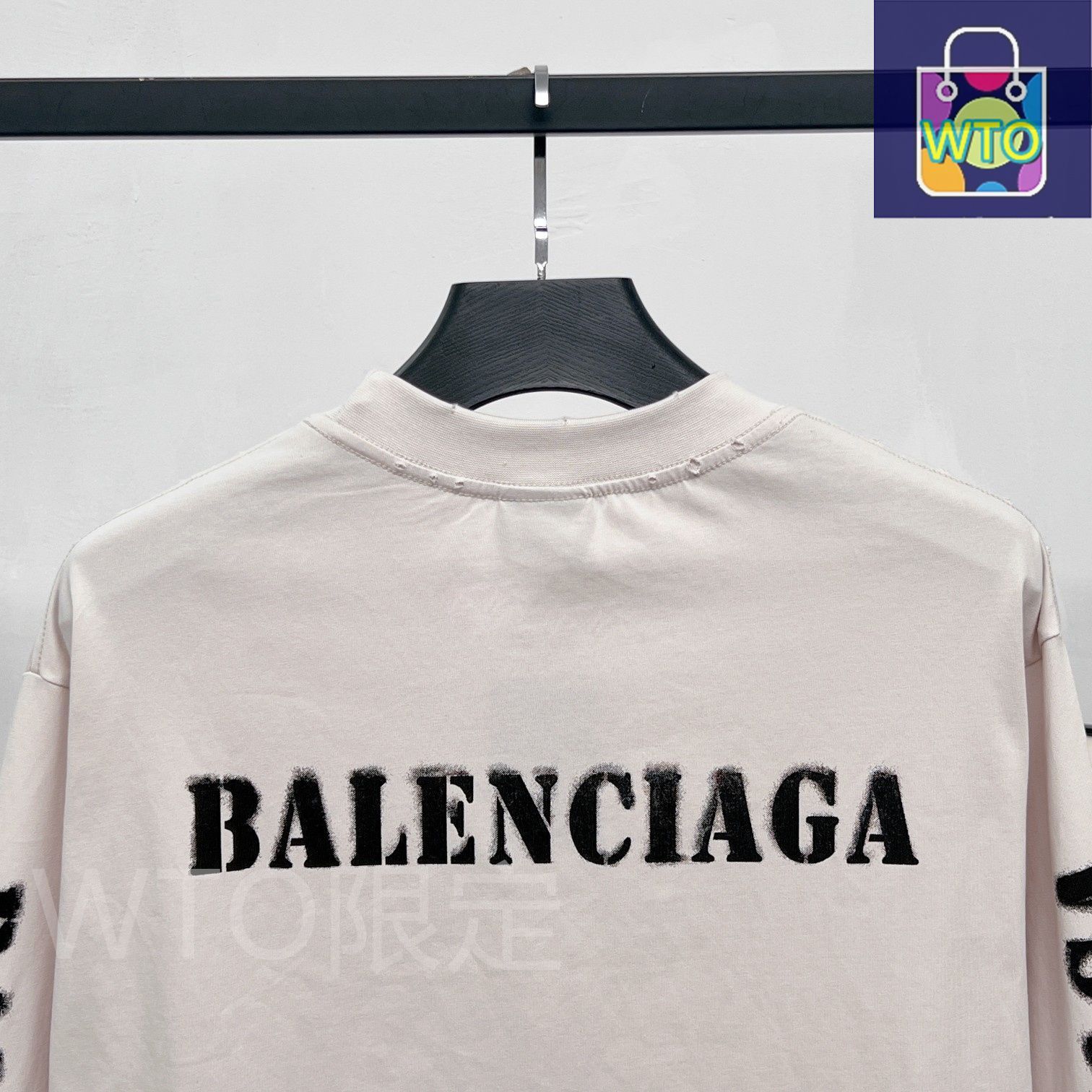 【BALENCIAGA】Vネック ロングスリーブ Tシャツ 本日限定特価】BALENCIAGA メンズ＆レディース ロングスリーブ T
