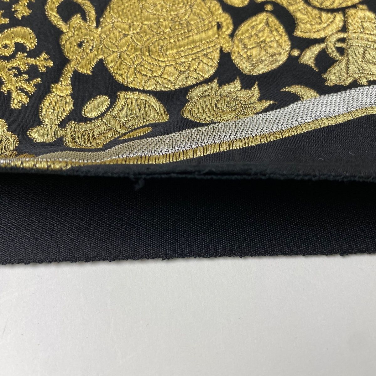 充実の品 袋帯 秀品 束ね熨斗 宝尽くし 金銀糸 黒 六通 正絹 【中古 着物・浴衣