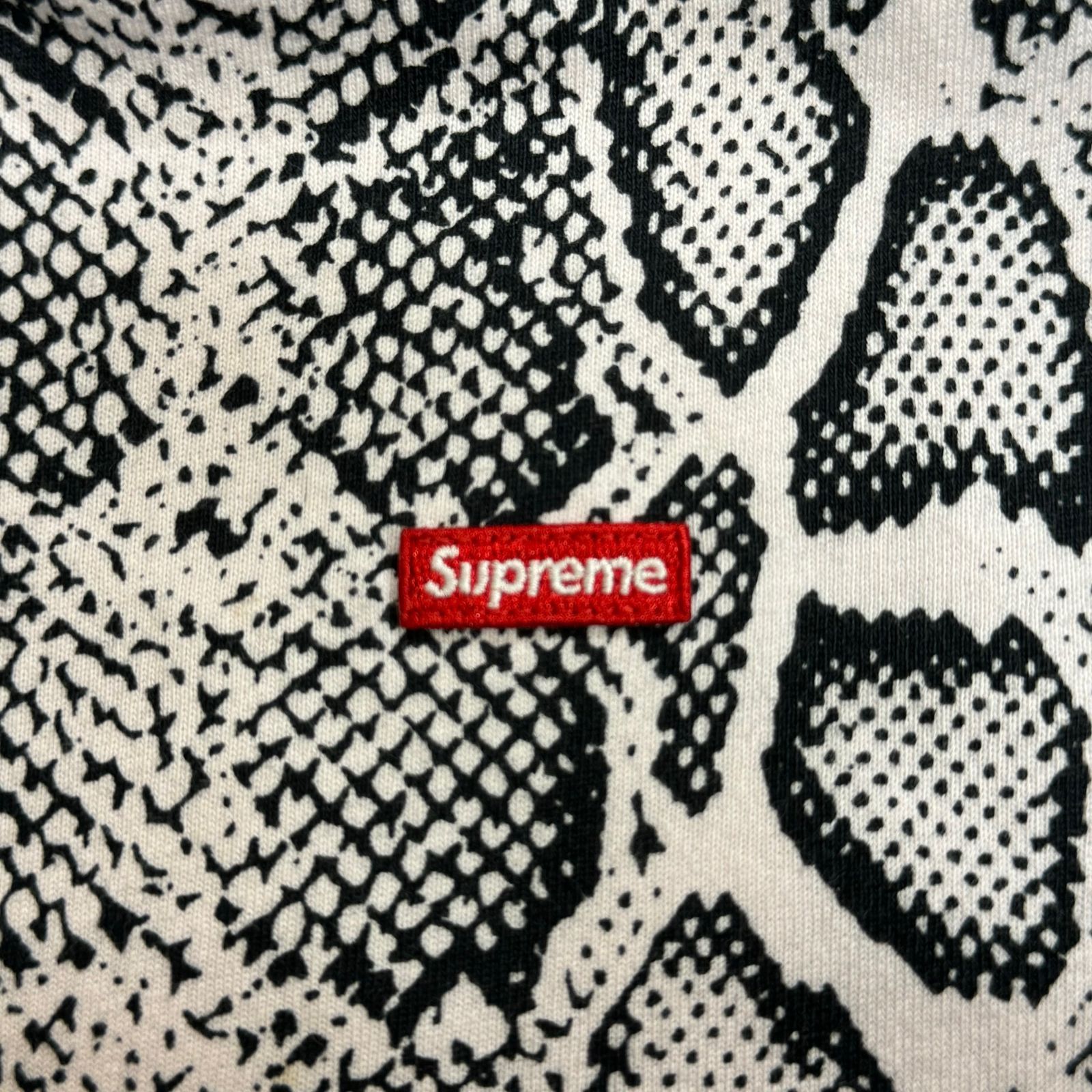 新品未使用　SUPREME スネーク柄　スモールボックスロゴ　半袖Tシャツ 国内正規 Supreme 24SS Small Box Tee スネーク柄 スモール