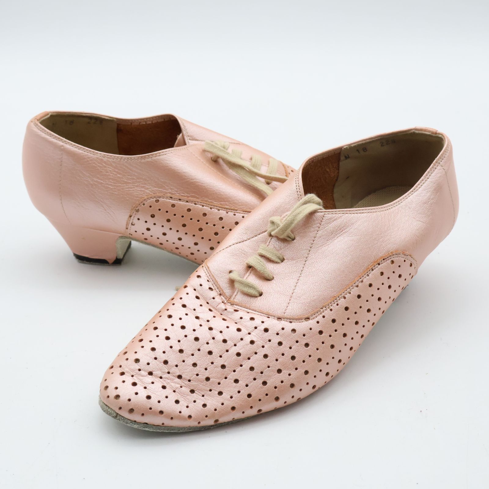 社交ダンス衣装】22 1/2CM LA FORET 薄ピンク レザー ダンス シューズ 靴 レディース 光沢 女性用 紐 メッシュ 可愛い - メルカリ