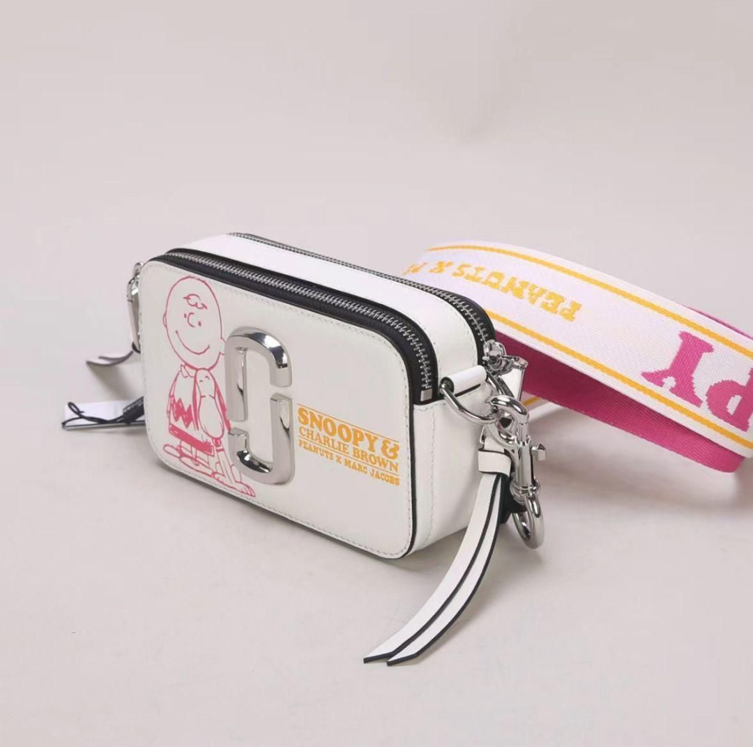 【新品未使用】MARC JACOBS×スヌーピー スナップショット チョーク MARC JACOBS×スヌーピーコラボ スナップショット バッグ チョーク