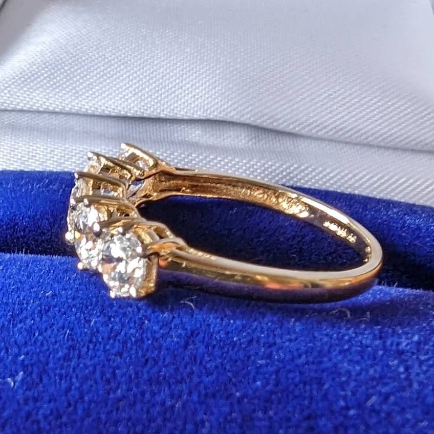 大量入荷 英国ヴィンテージ ジュエリー キュービックジルコニアx5 9ct 指輪