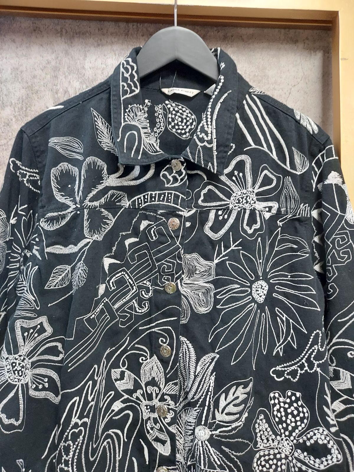 US古着】LAURA ASHLEY Flower Stitch Embroidery Design Jacket
