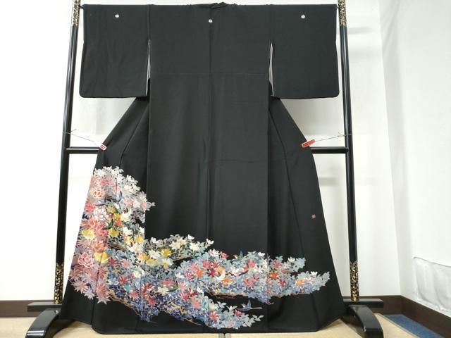 GWセール●黒留袖　ゆったりサイズ　正絹　作家もの　落款付き GWセール○黒留袖 ゆったりサイズ 正絹 作家もの 落款付き