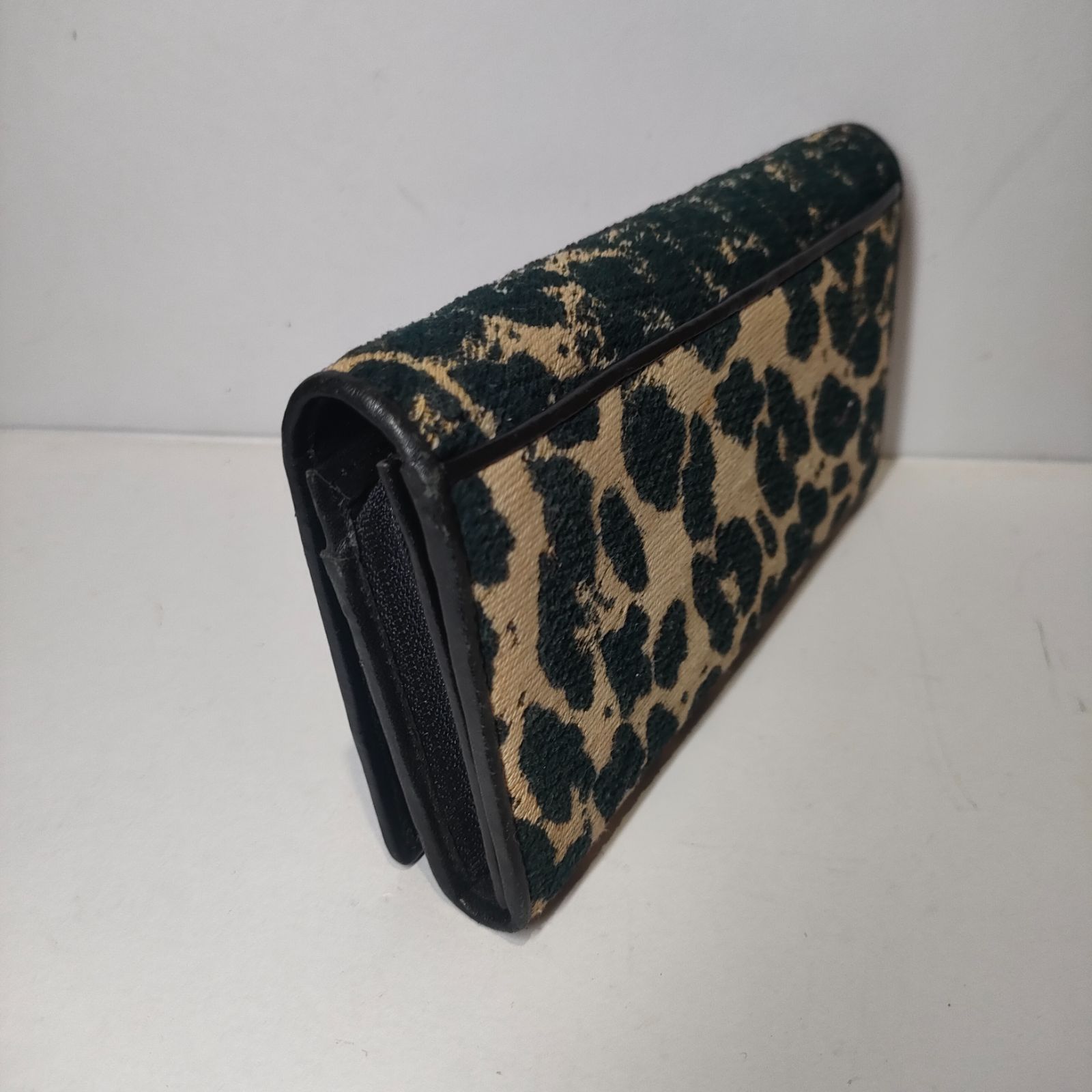 シンクビーのお財布 在庫数 4個＞ビーサファリ ラウンド財布（ブラック