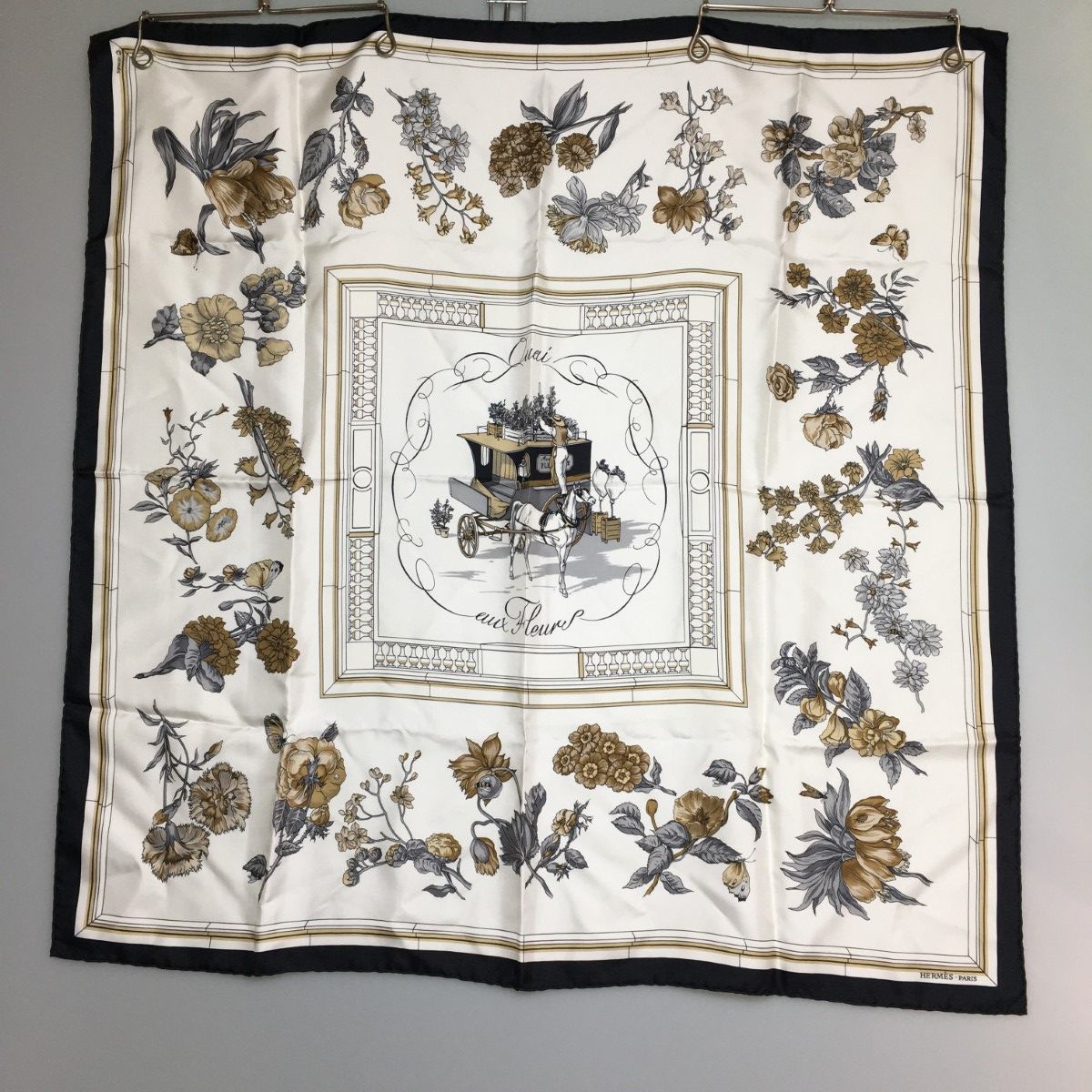 ◎◎HERMES エルメス ヴィンテージ スカーフ カレ90 Quai Aux Fleurs 花咲く海岸通り 花 蝶 馬車 シルク ホワイト