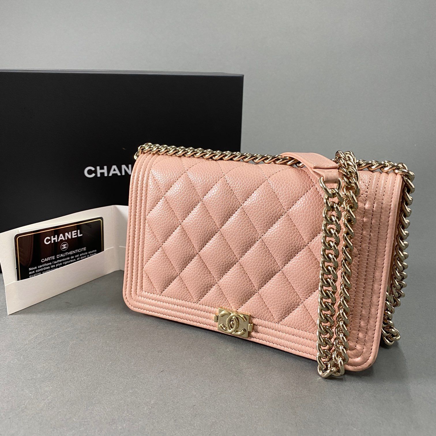 CHANEL♡チェーンウォレット ボーイシャネル キャビアスキン - レディース