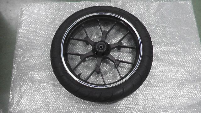 CBR400R NC47 の フロントホイール タイヤ 1747877666