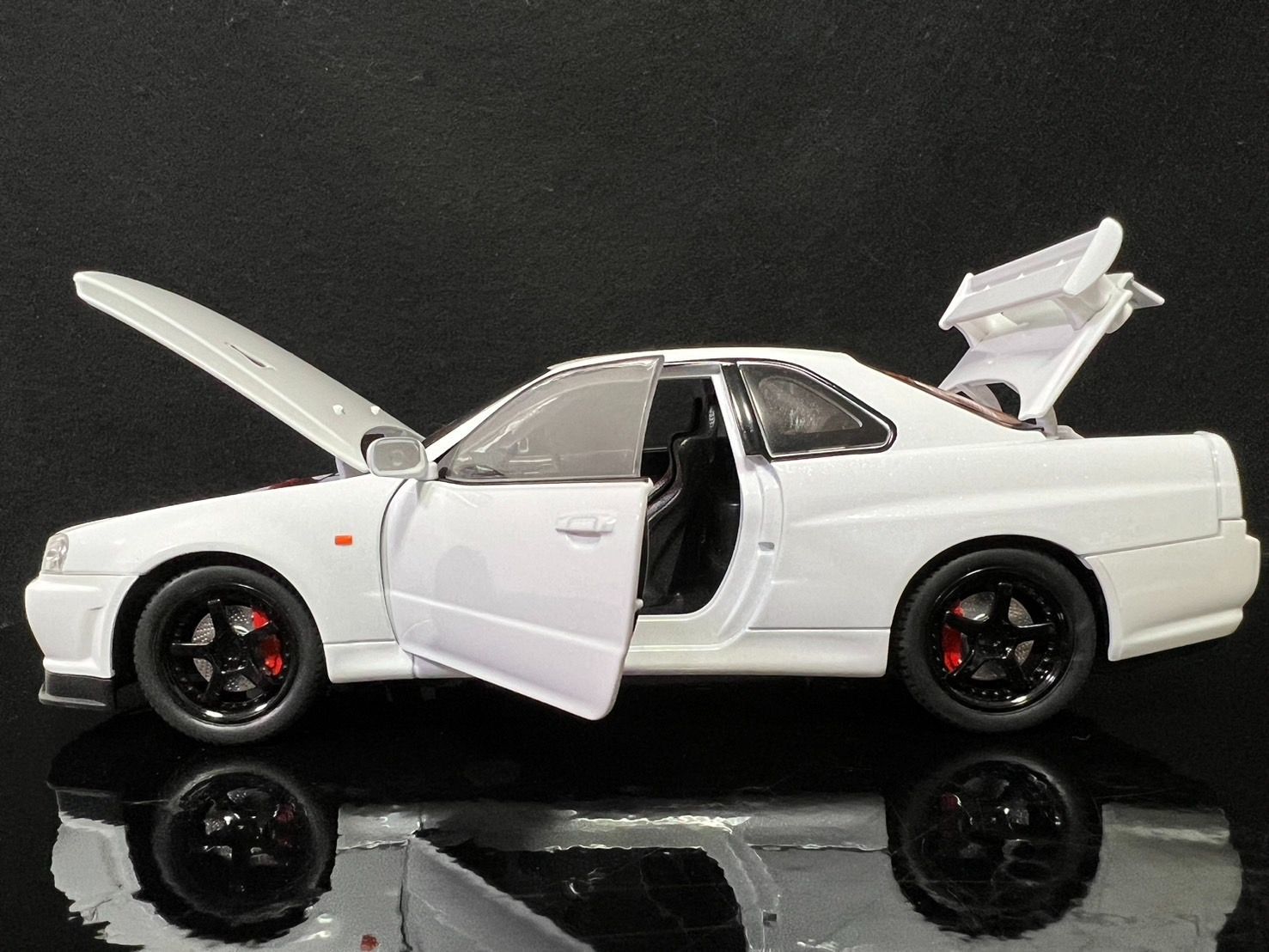 スカイラインGTR R34　日産 1/24 ミニカー 白 H178 スカイラインGTR R34 日産 1/24 ミニカー 白 H178 - メルカリ