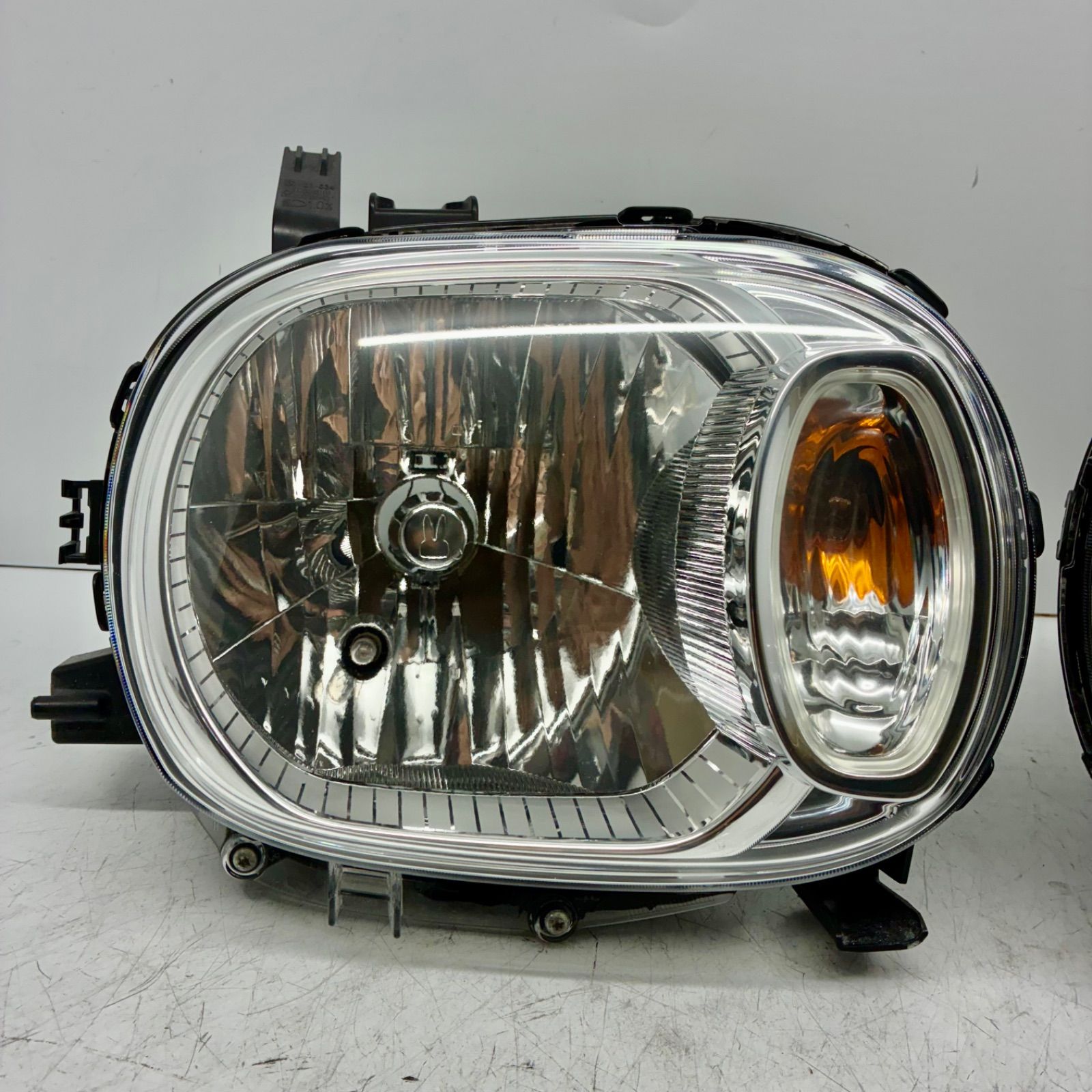 24090358 HE22S ラパン(2009) 右ヘッドライト スズキ ラパン HE22S 純正 右ヘッドライト HID 35120-85K12