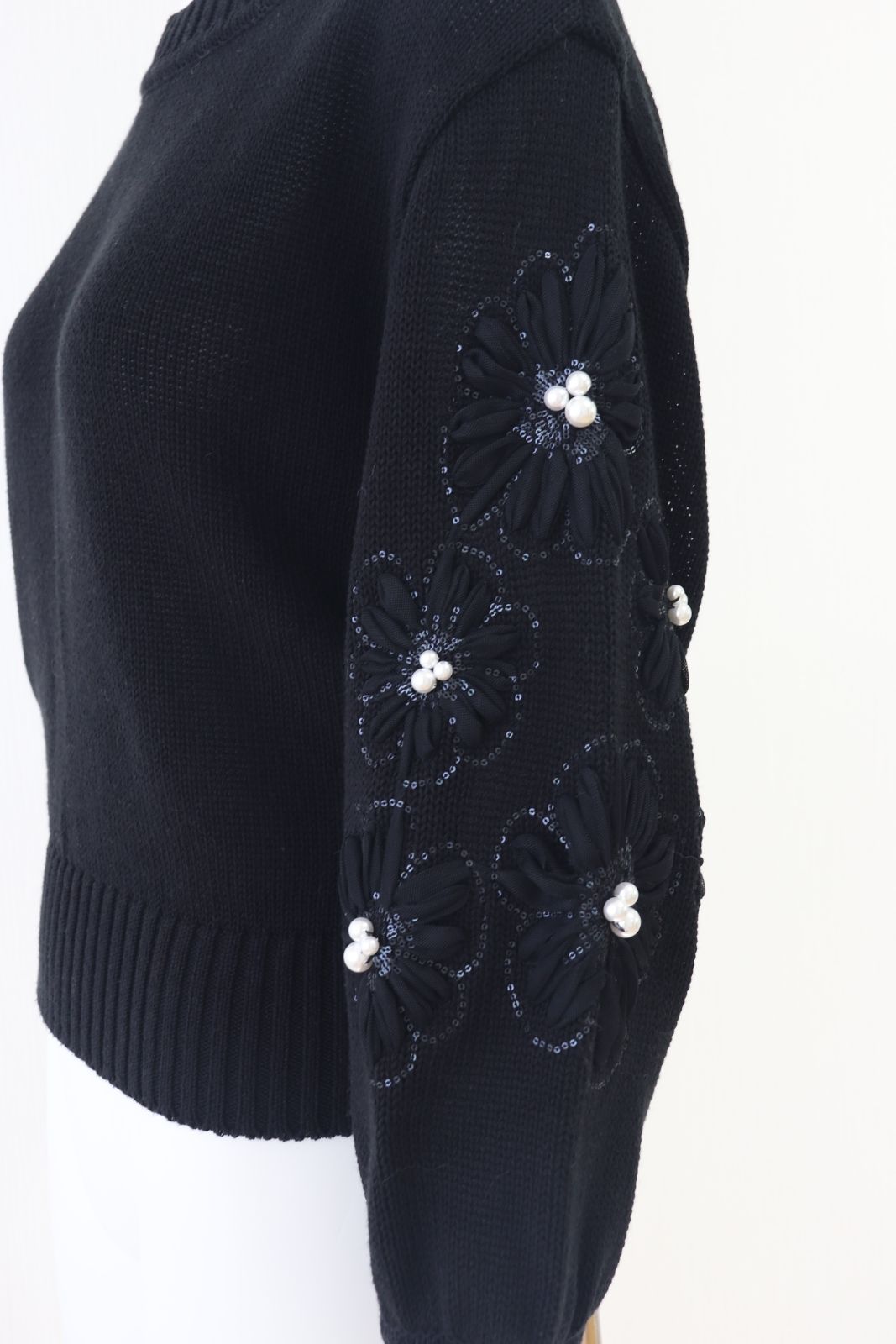 Rene☆ルネ フラワー刺繍袖ニットトップス 6022290 黒/ブラック - メルカリ