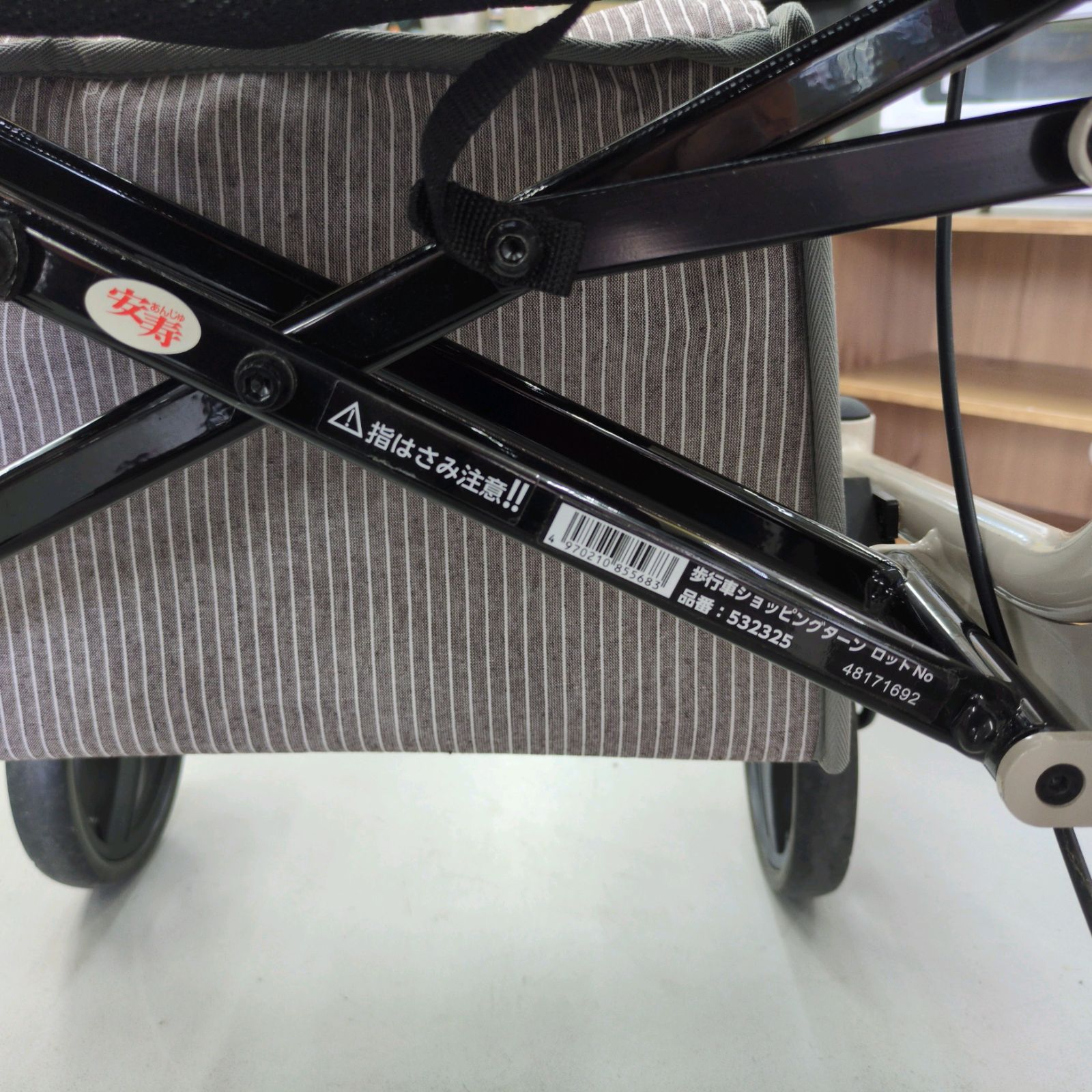 期間限定の特別値下げ！ J569 ☆多少使用感☆安寿☆歩行車ショッピング