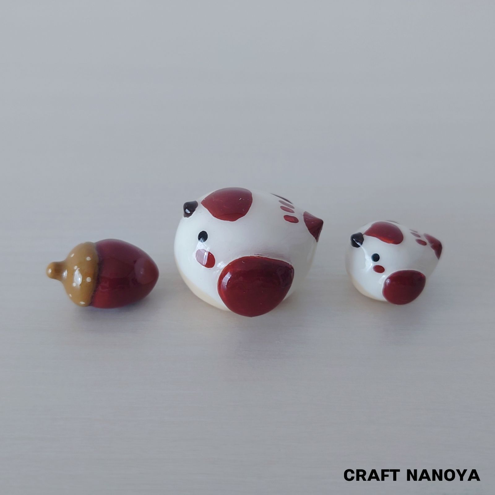 小さなすずめの親子 と どんぐり 石粉粘土 ハンドメイド 小鳥置物 小鳥 