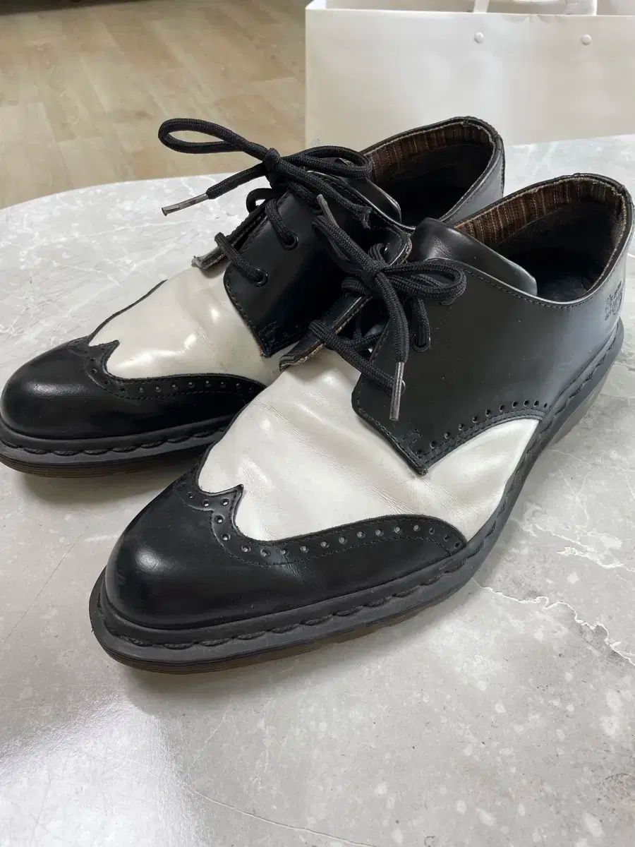 270 DR. MARTENS ドクターマーチン ウイングチップ 3 笏 黒 白 ヴィンテージ 靴