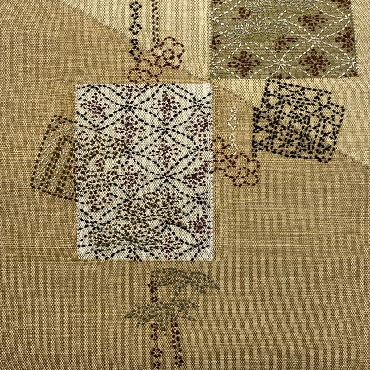 平和屋着物○塩瀬 九寸名古屋帯 刺繍 型染め 兎 枝笹文 黒地 正絹 逸品  