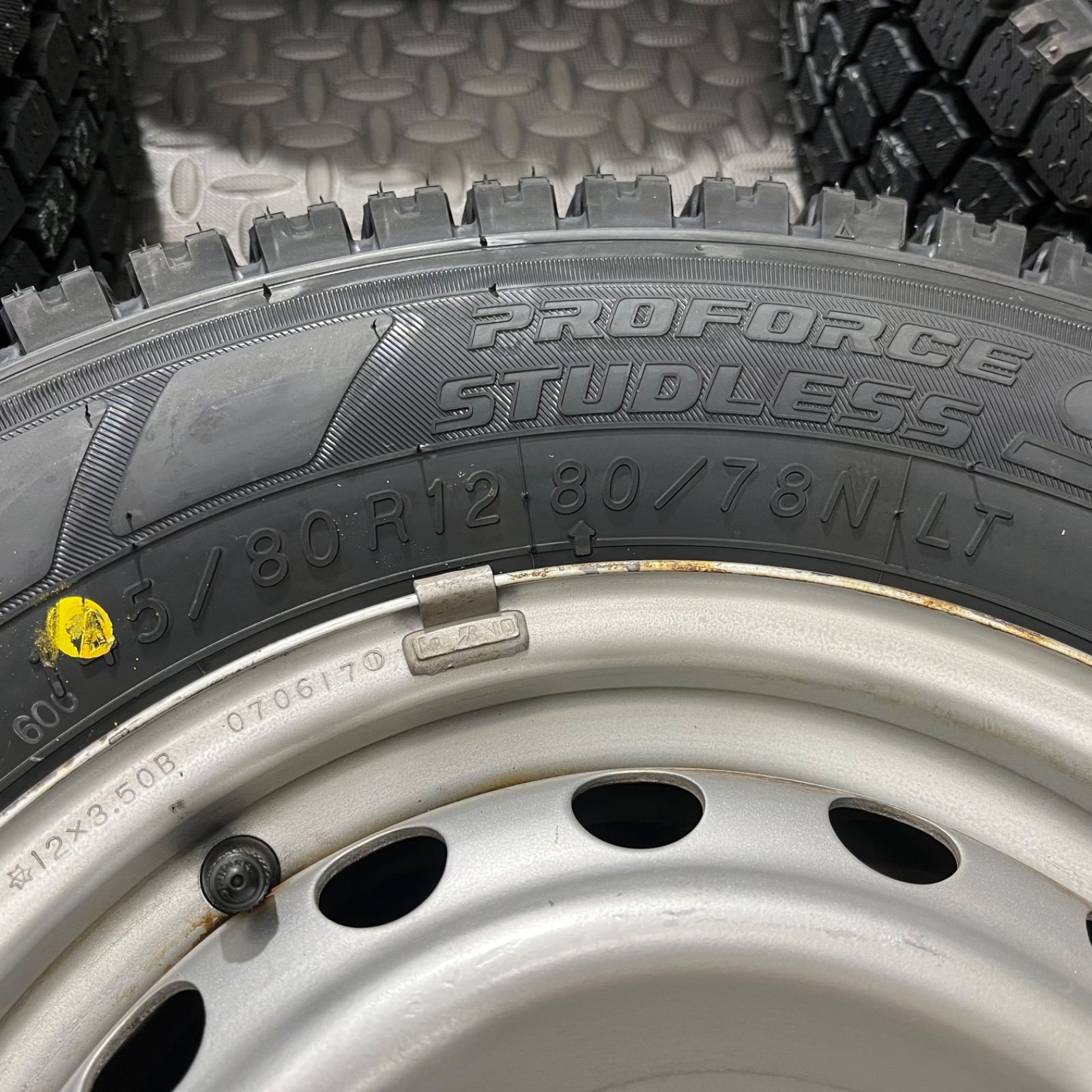 25年製 タイヤ 145 80R12 80 78N LT ヨコハマ SY01 ホンダ アクティ スタッドレスタイヤ 冬タイヤ 1050Y FFCRYSTALESIA_COM