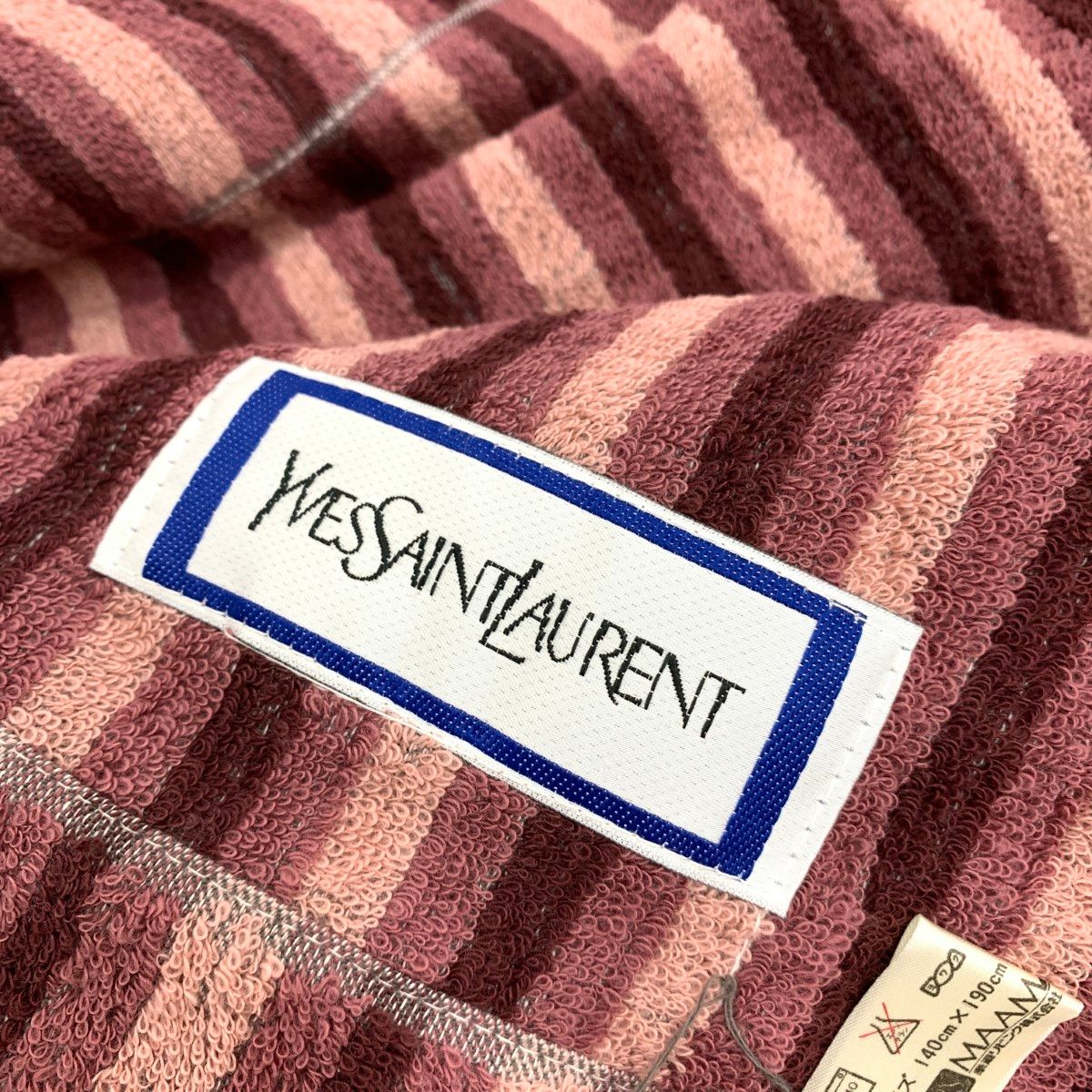 美品　イヴサンローラン　YSLロゴ総柄　タオルケット　ピンク 新品未使用【タオルケット】イヴサンローラン YSL 西川産業 寝具