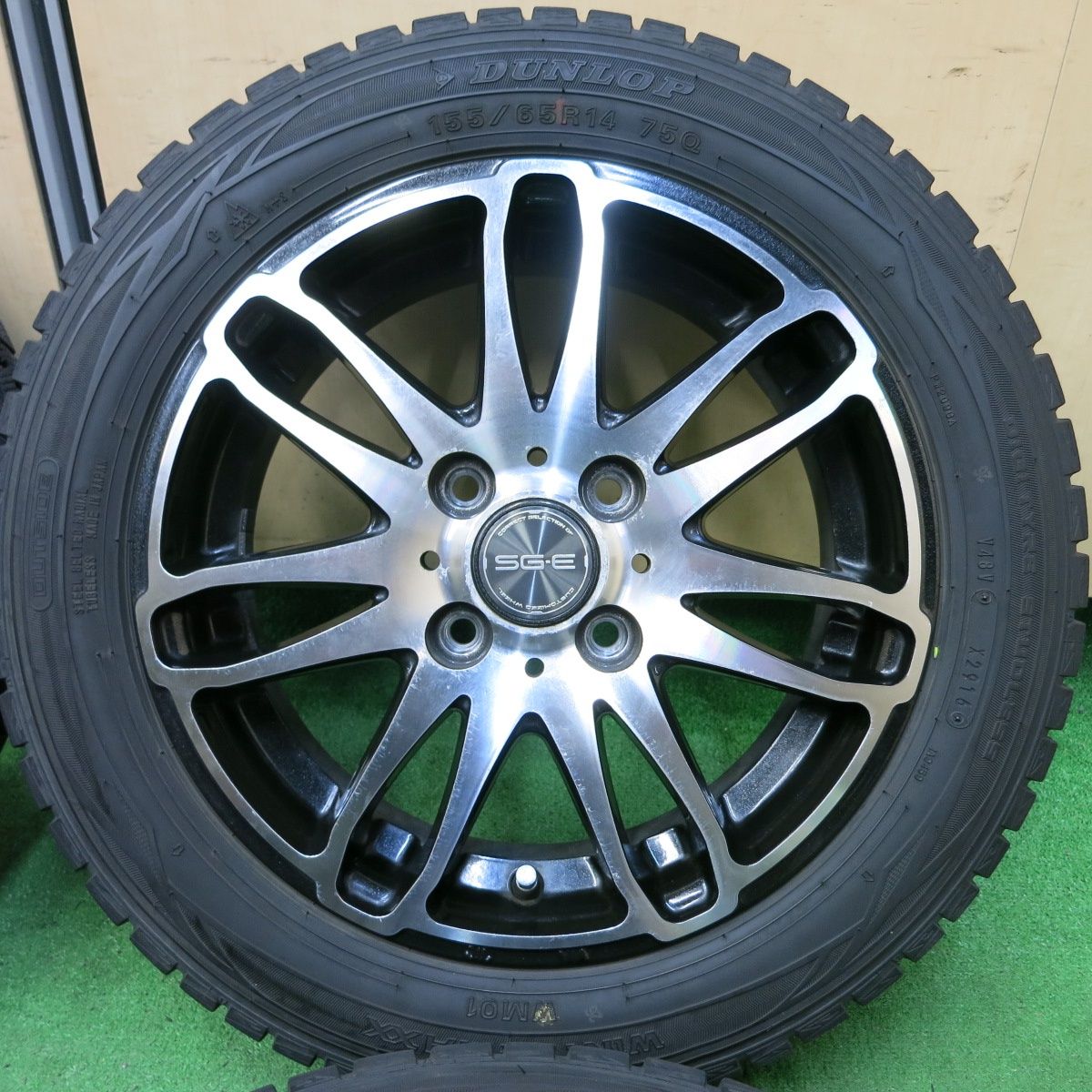 送料無料* バリ溝！8.5分☆スタッドレス 155/65R14 ダンロップ  