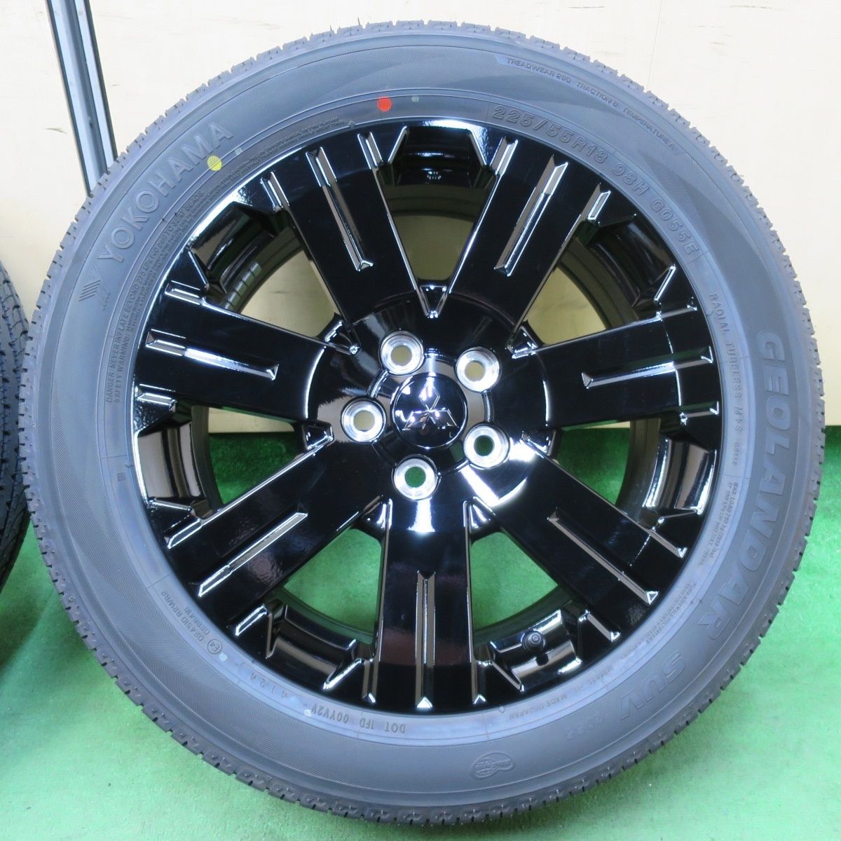 最高品質を待つ！ 新車外し 24年 三菱 デリカ D 5 シャモニー 純正 225 55R18 ヨコハマ ジオランダー SUV G055 G055E 18インチ PCD114.3 5H 4120308イノ
