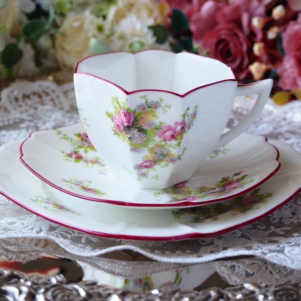 英国シェリー クイーンアン Dainty Rose 1927年 トリオA カップ＆ソーサー イギリスアンティーク F6