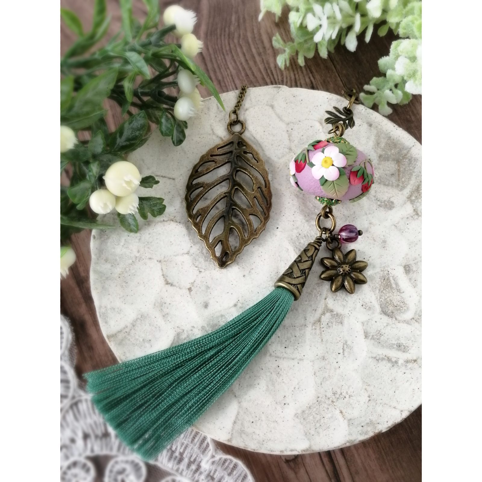 ワイルドストロベリーの帯飾り ポリマークレイ ハンドメイド - メルカリ