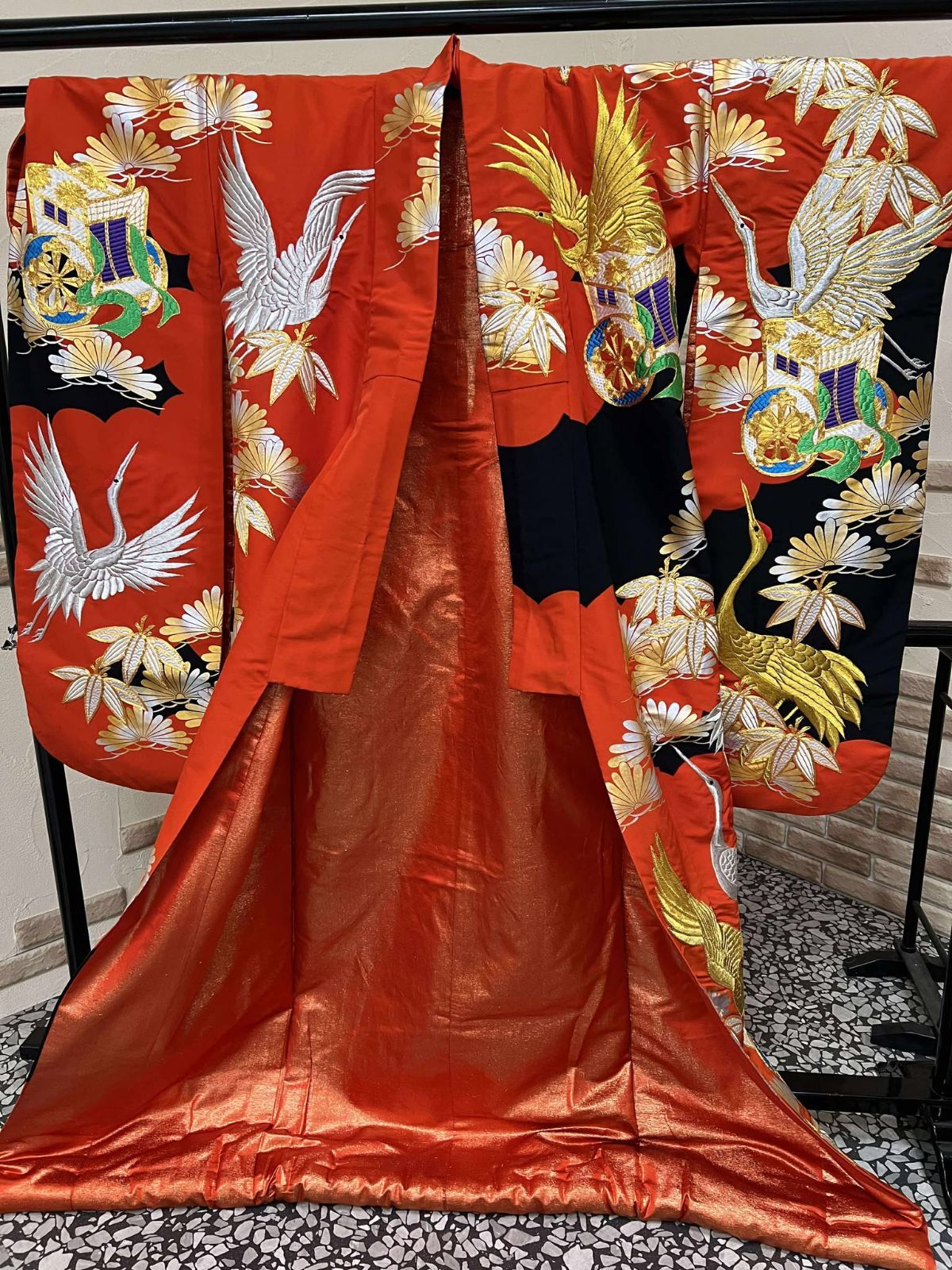 作家もの色打掛白鶴熨斗彩波文唐織花松桜着物043a