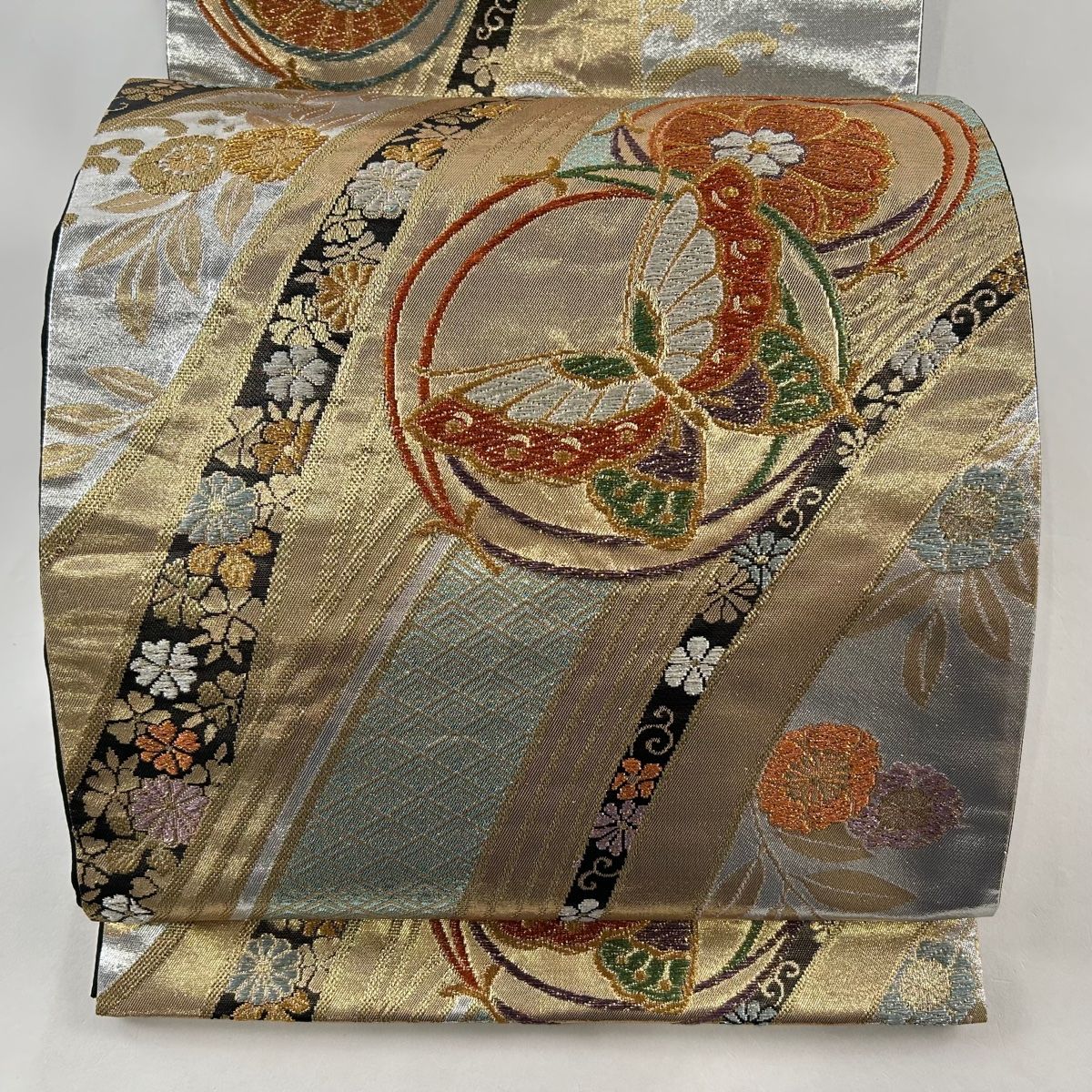 袋帯 美品 秀品 桜 蝶 箔 金糸 銀色 六通 正絹 【中古】 - メルカリ