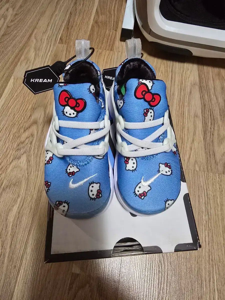 NIKE ナイキ 急速に ハローキティ TD 幼児靴 150mm