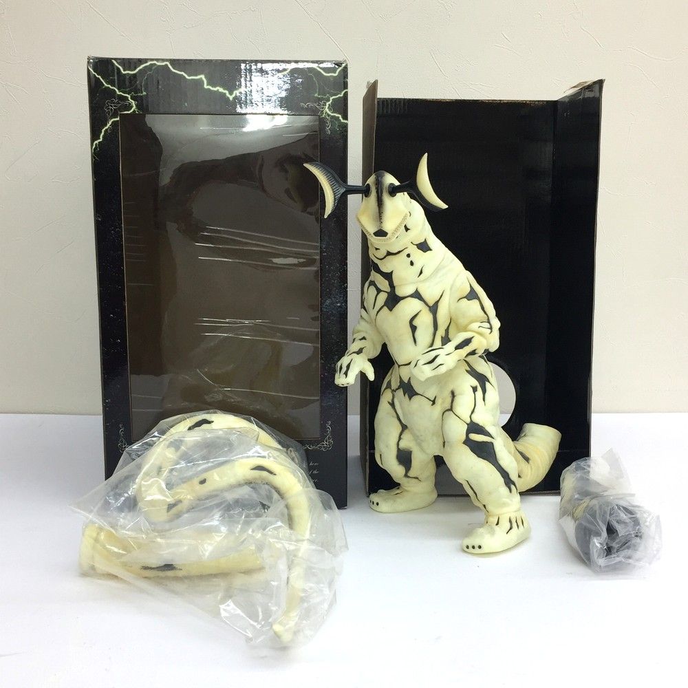 ☆中古品 CCP エレキング 蓄光Ver ウルトラマンシリーズ45周年