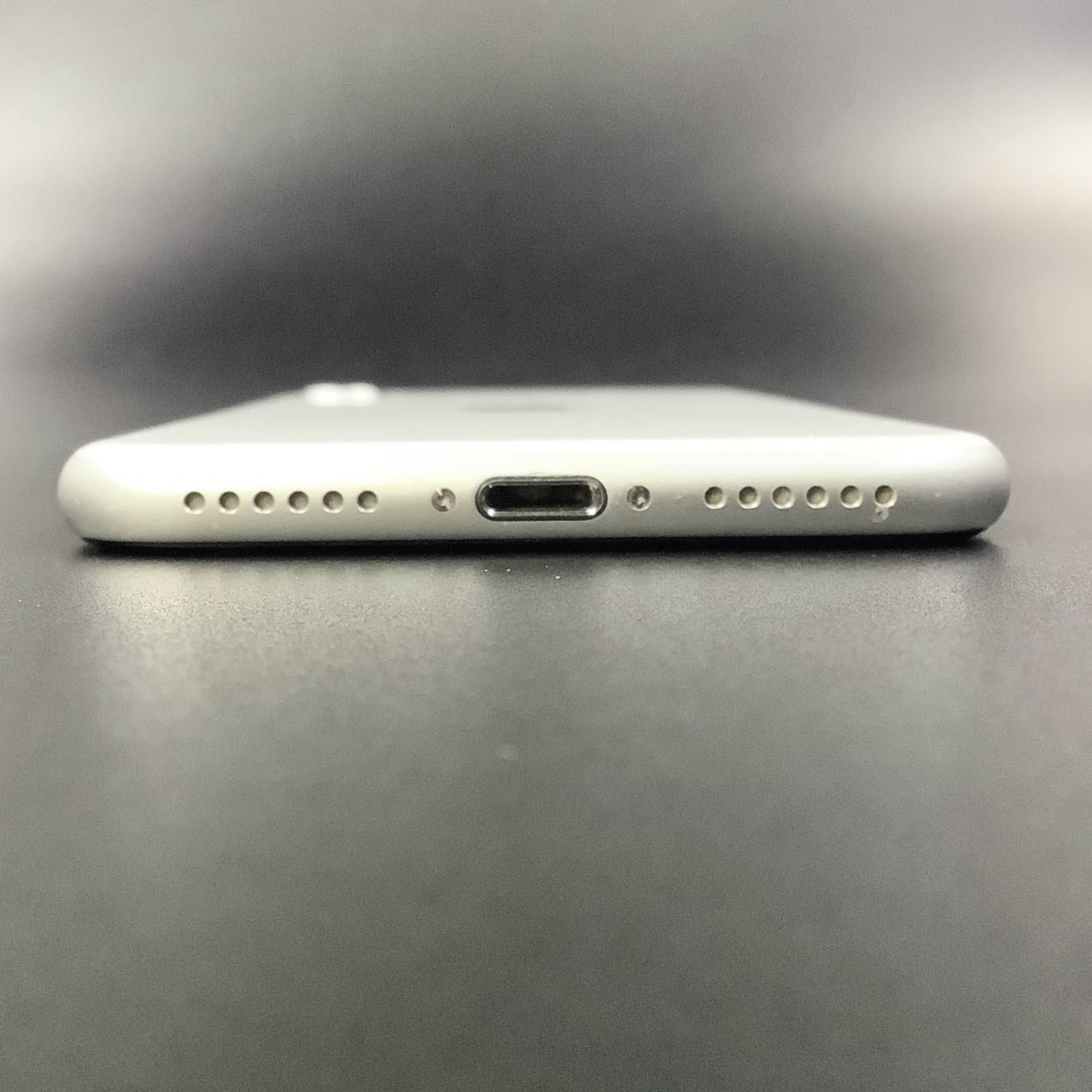 iPhone SE（第2世代） 64GB ホワイト SIMフリー 白ロム 動作確認済 74