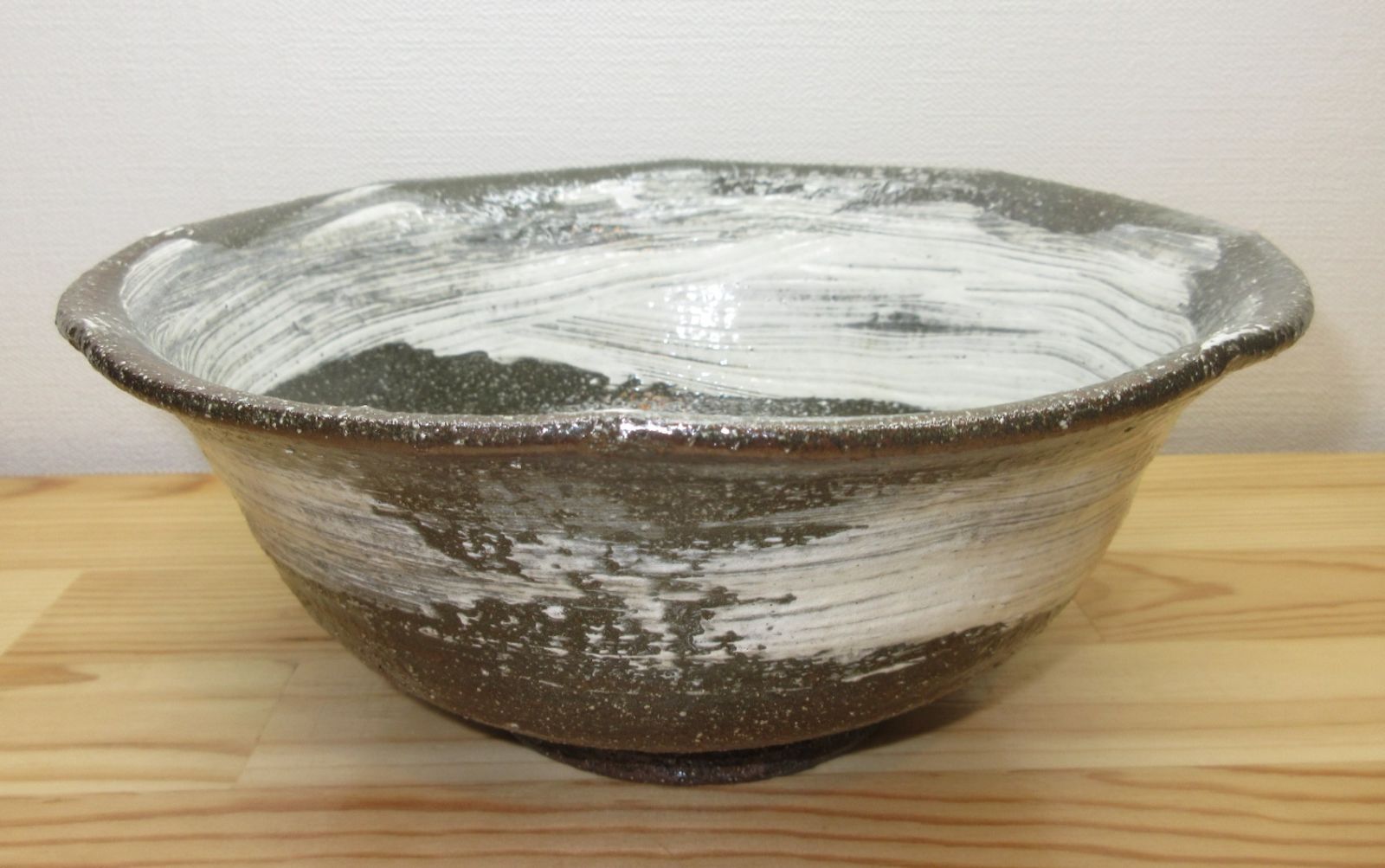 逢絢亭 茶道具 菓子鉢 信楽焼 刷毛目模様 末広形 森岡嘉祥 共箱入り