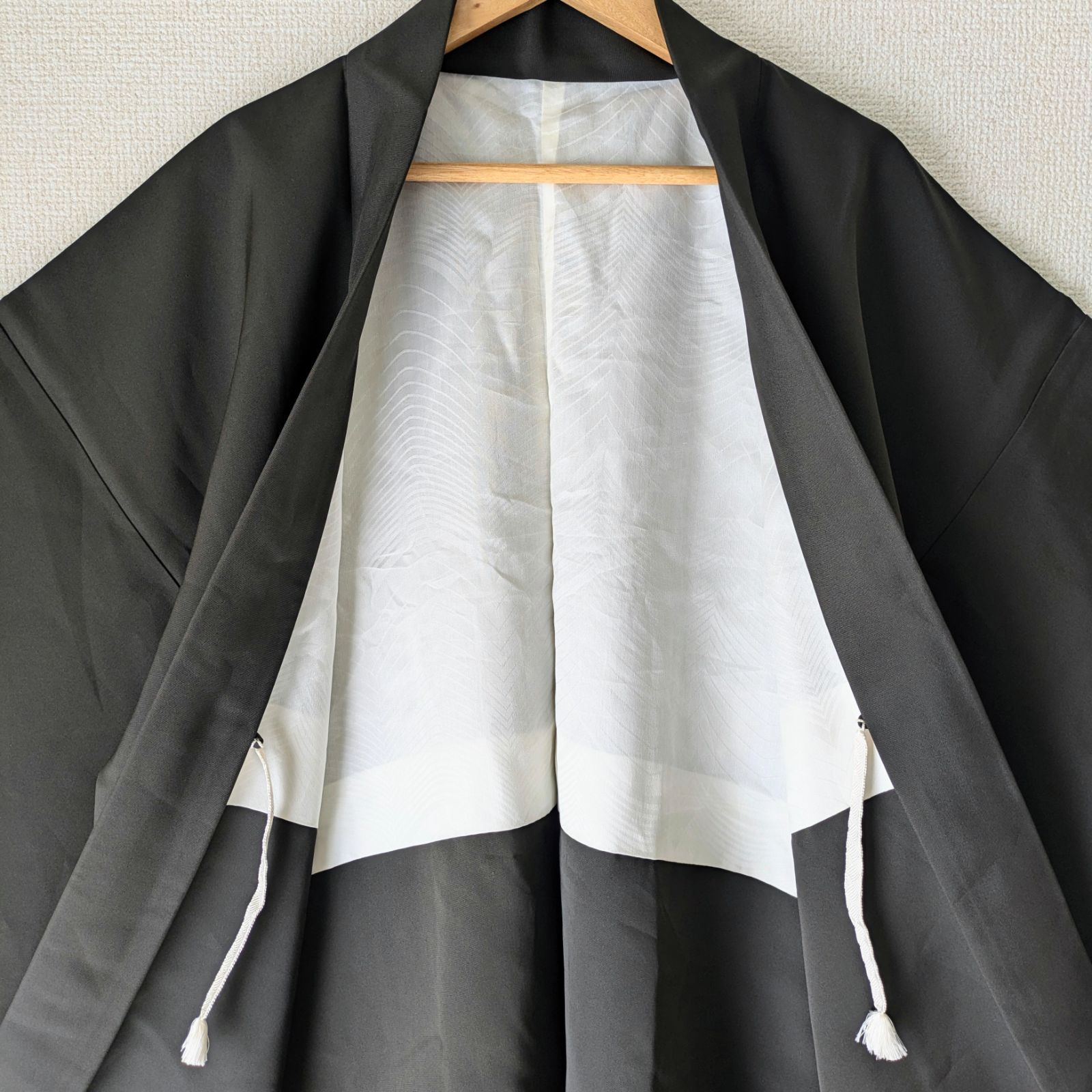 Japanese Vintage Haori Long Chirimen Black White pine Pattern Silk Kimono Gown Old-ⅽloth 長羽織 羽織 正絹 縮緬 黒 白松 刺繍 古布 時代布 大正浪漫 和洋折衷