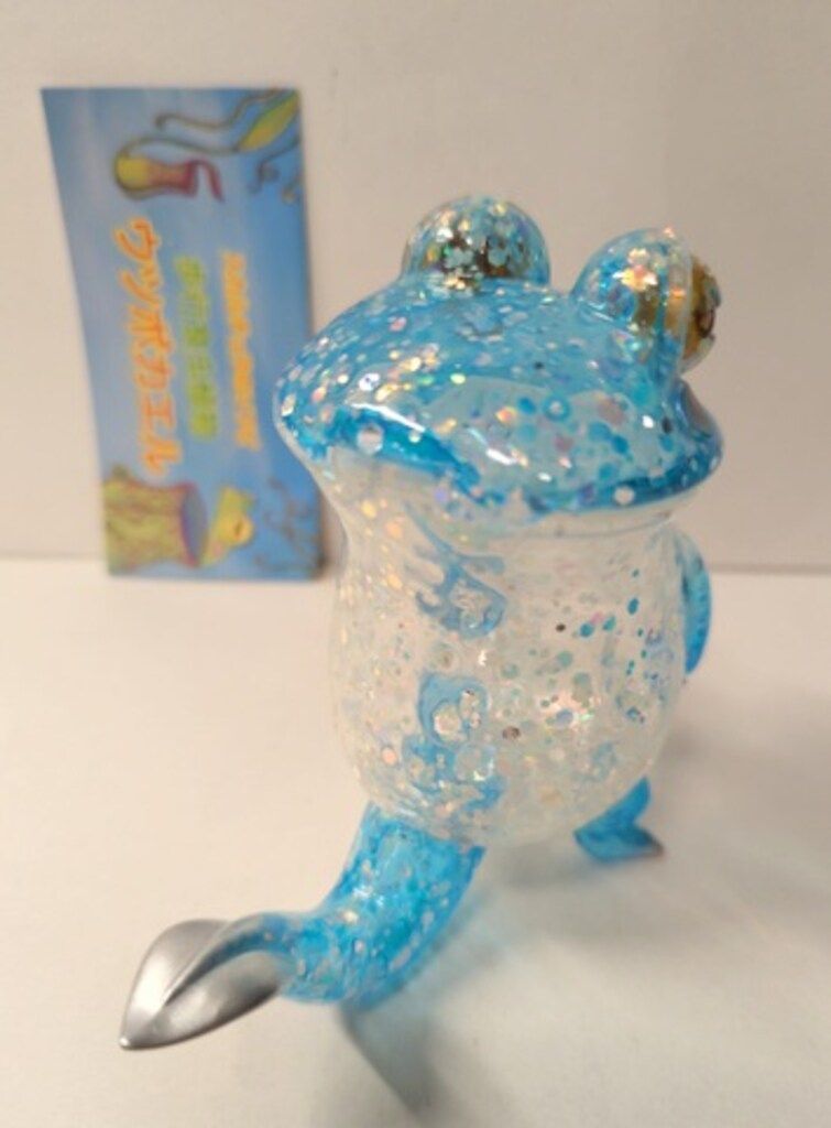 スカルチュラ ウツボカエル 蓄光クリアラメ 水色