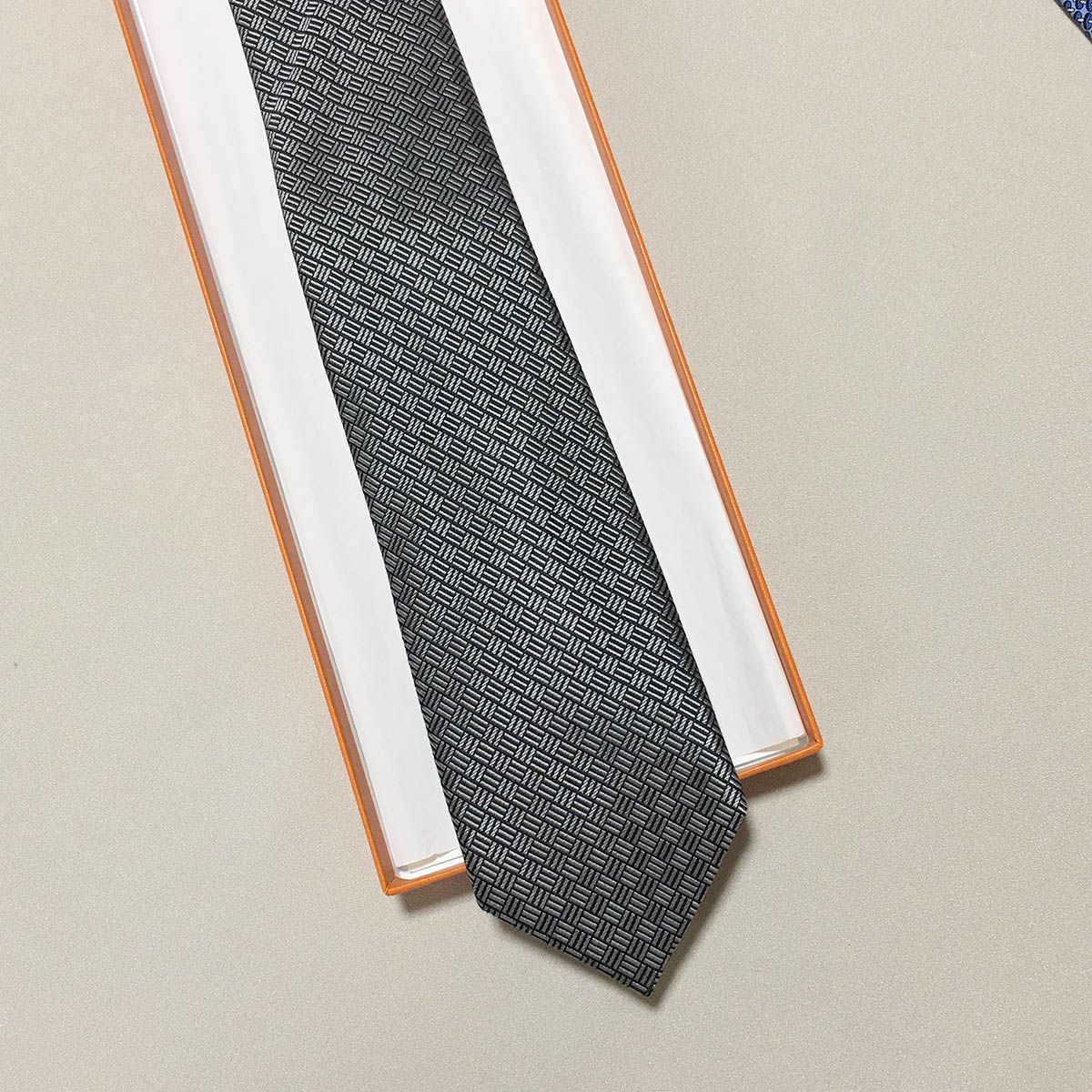 美品 エルメス HERMES ネクタイ シルク100% フランス製 シルバー