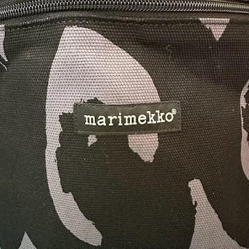 激レア Marimekko ポーチ ブラック 24×17cm - メルカリ