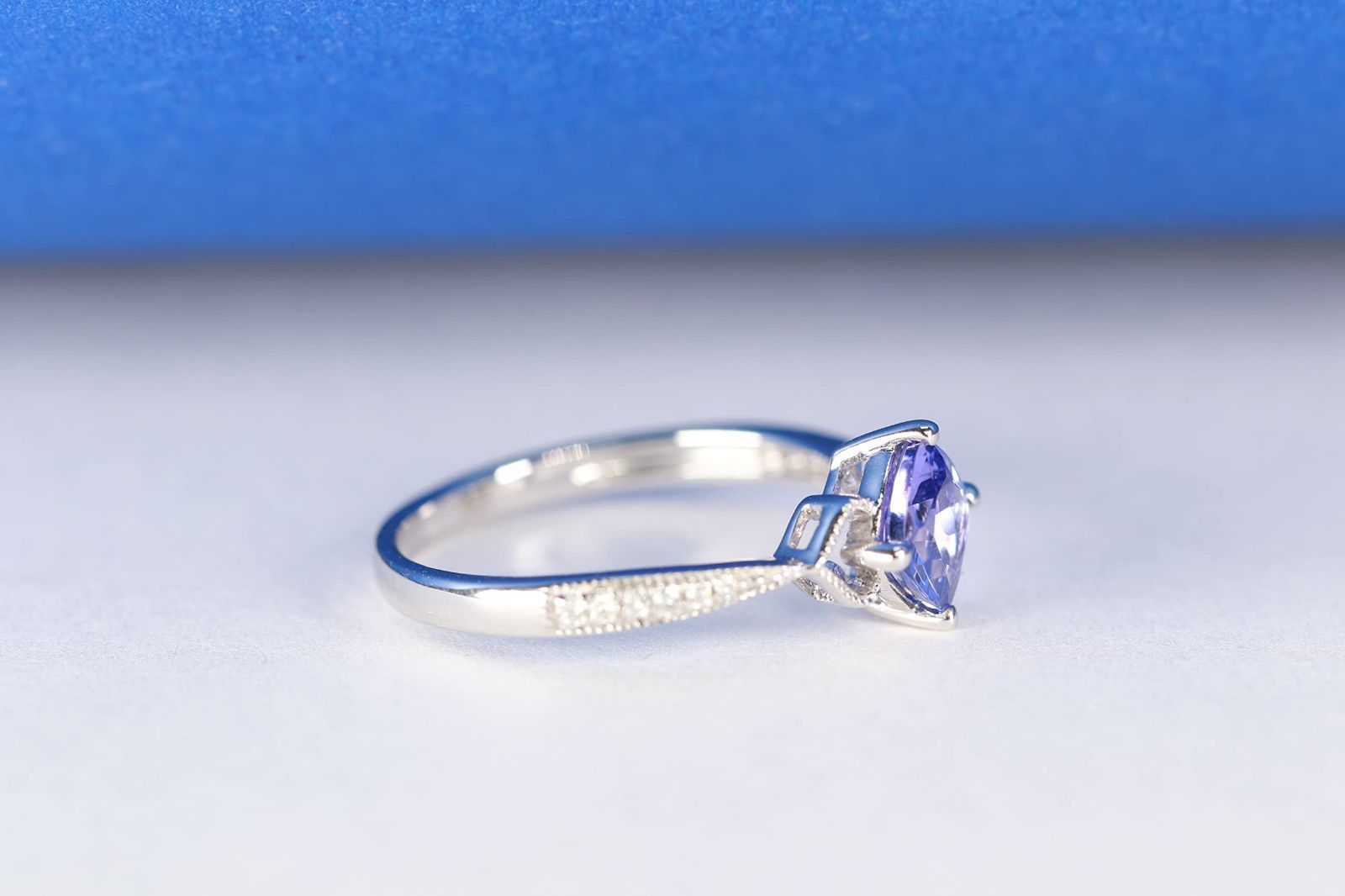 クッションカット 形状のタンザナイト手作りのジュエリーのための