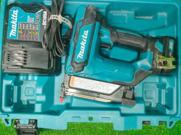 タッカ ◎マキタ(Makita) 充電式ピンタッカ 10.8V 1.5Ah バッテリ・充電
