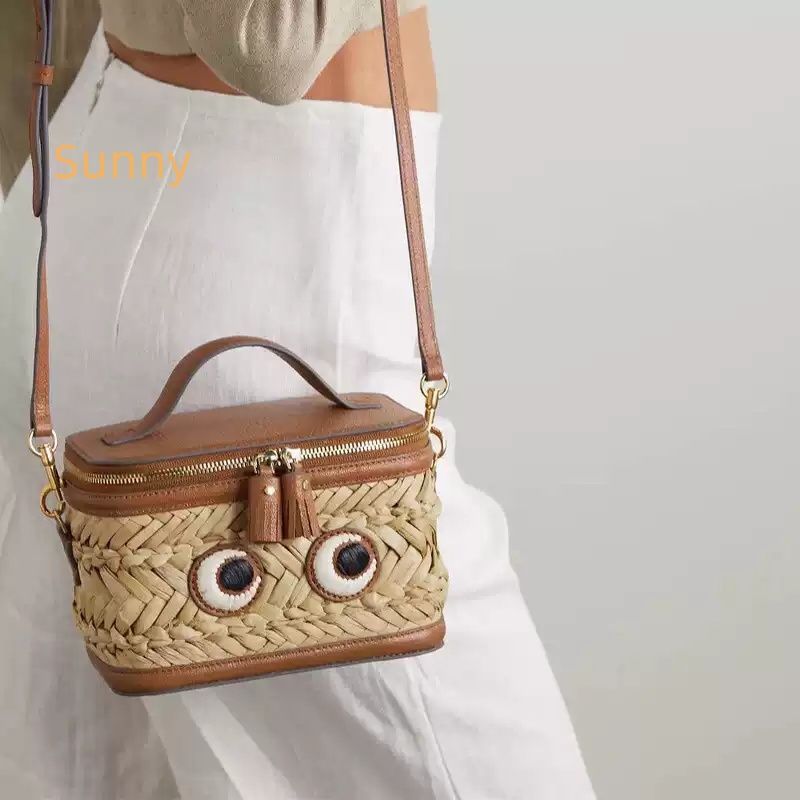 ワンピなど最旬ア！ ANYA HINDMARCH ミニショルダーバッグ 大きな目 デザイン バッグ