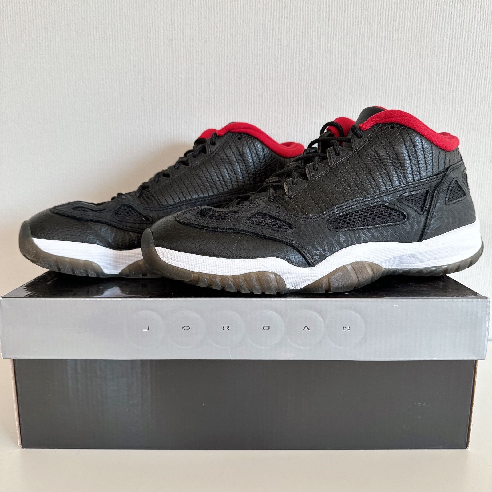 NIKE AIR JORDAN 11 RETRO LOW IE BLACK VARSITY RED (2011) 306008 