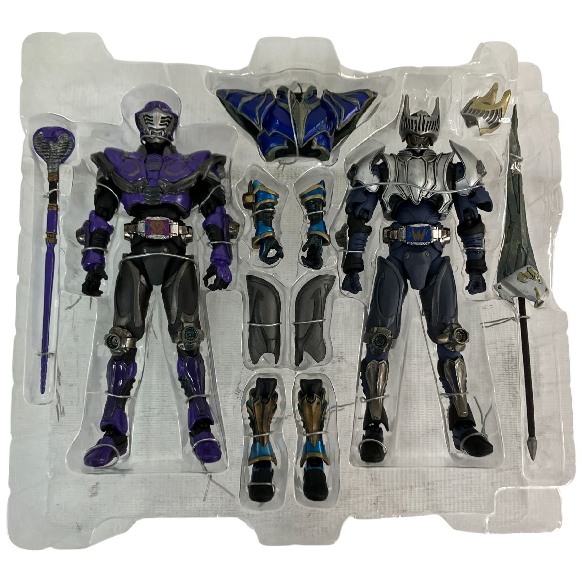 美品 S.I.C. 仮面ライダー龍騎 ナイト&王蛇 フィギュア BANDAI