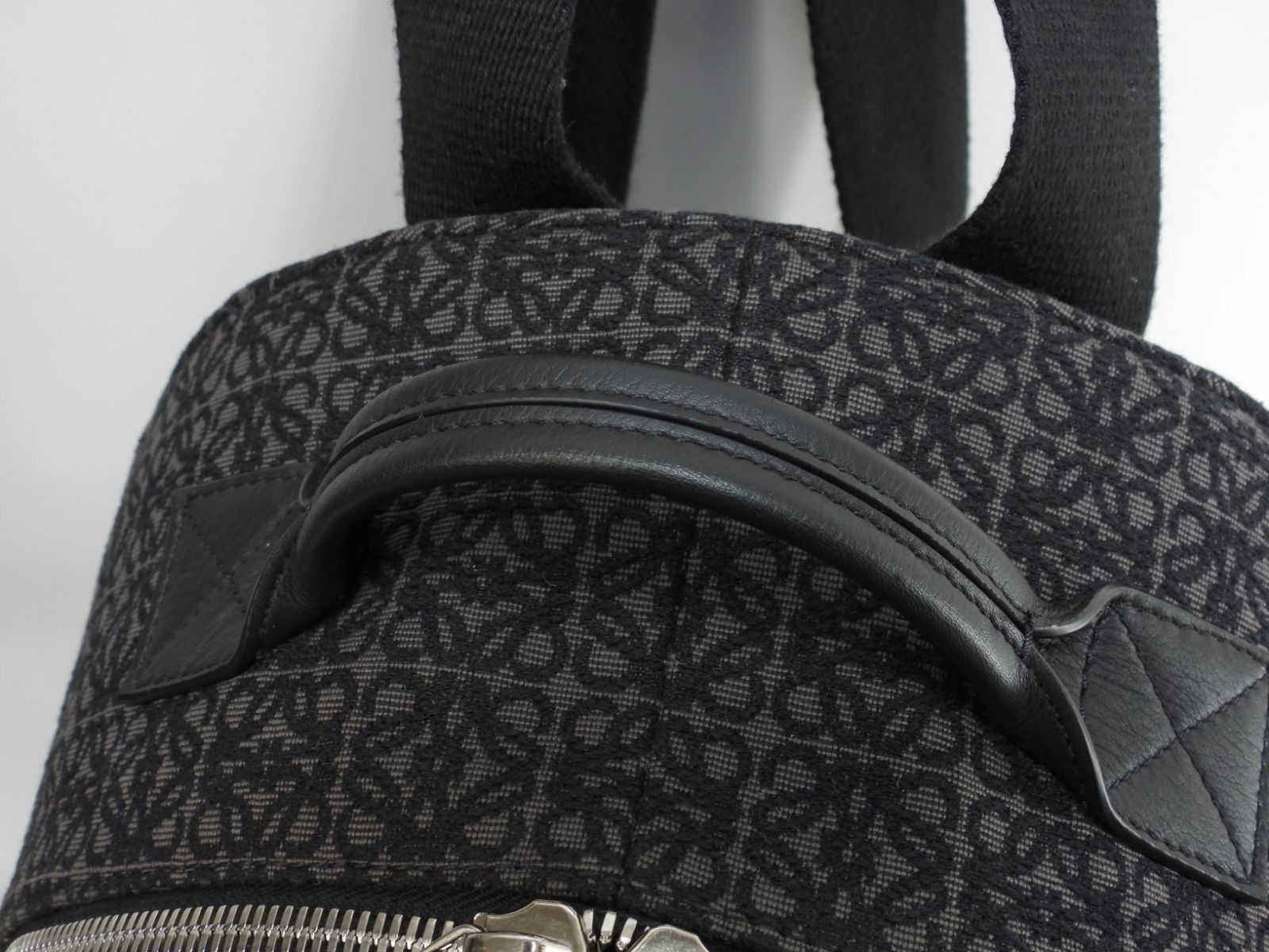 美品　LOEWE　ロエベ　アナグラム　ジャガード　バックパック　リュック　A4◎ ロエベ バックパック アナグラム ジャガード黒灰 メンズリュックサック